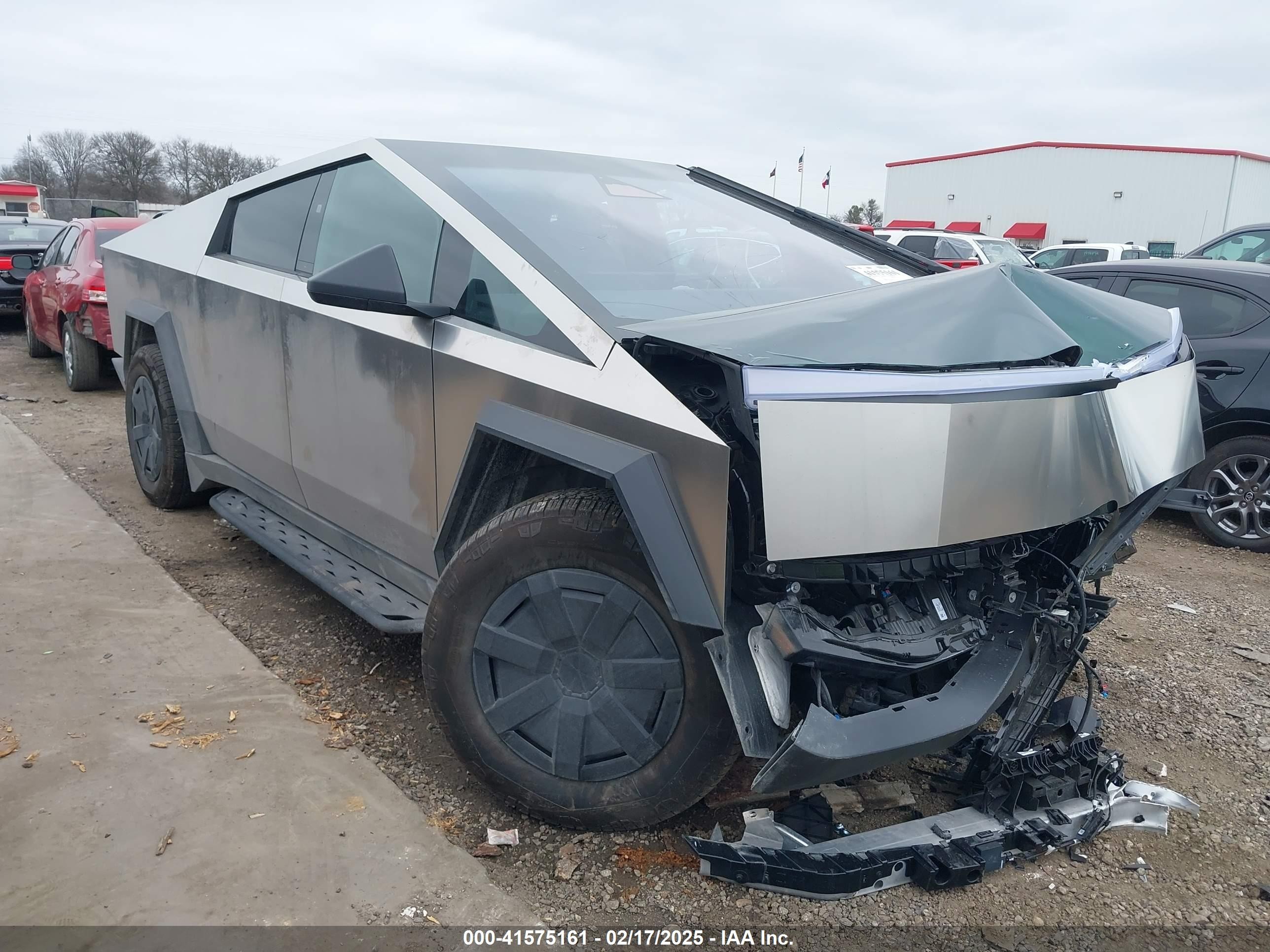 2024 Tesla Cybertruck, VIN 7G2CEHED2RA049086 — Front end
