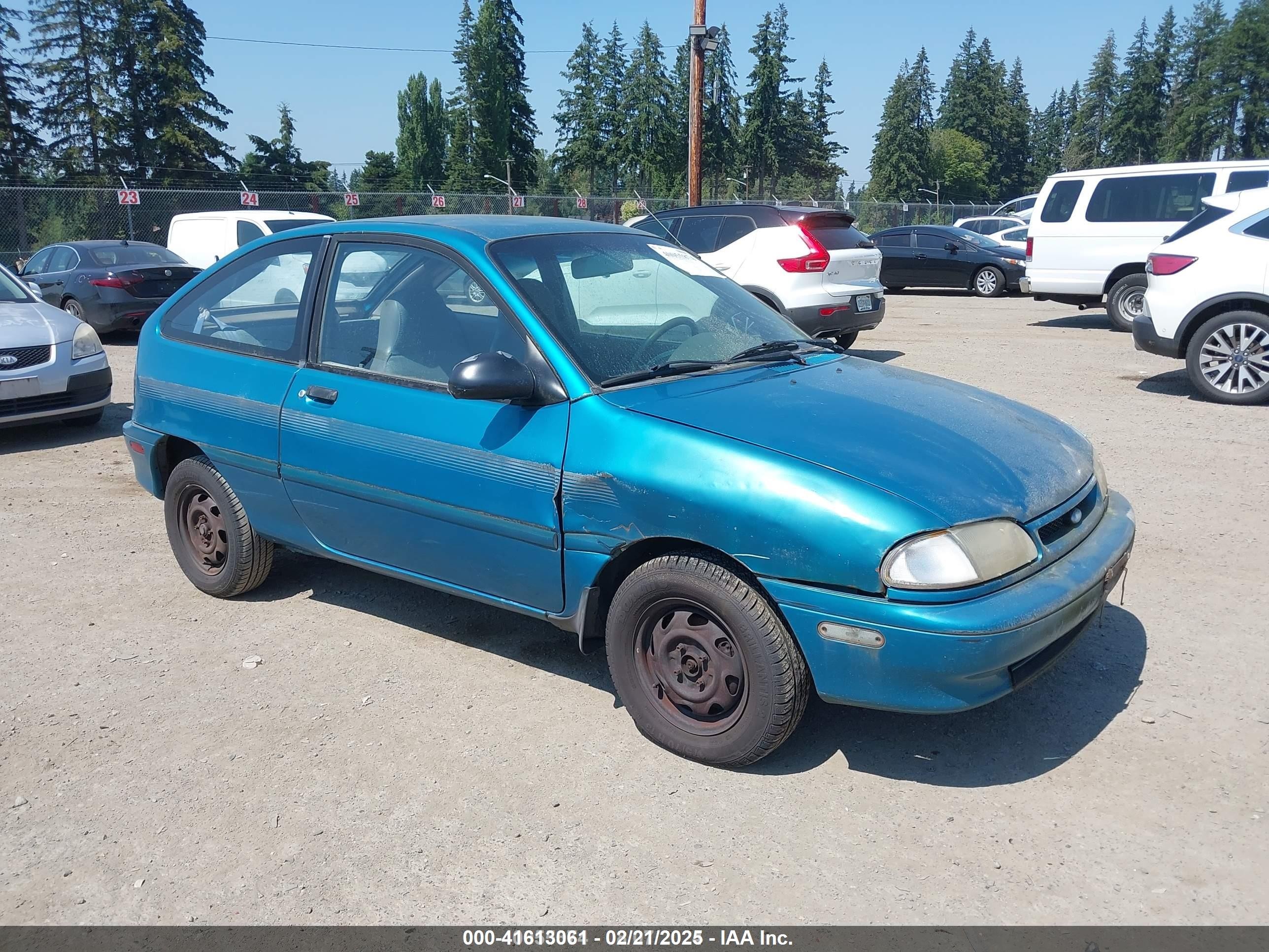 1995 Ford Aspire, VIN KNJLT05H6S6142904 — Front end