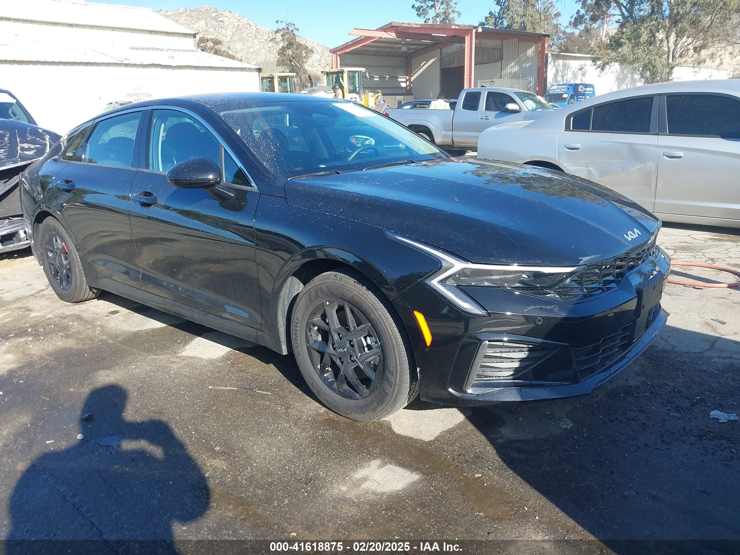 2025 Kia K5 LXS, VIN KNAG24J7XS5291850 — Rear end