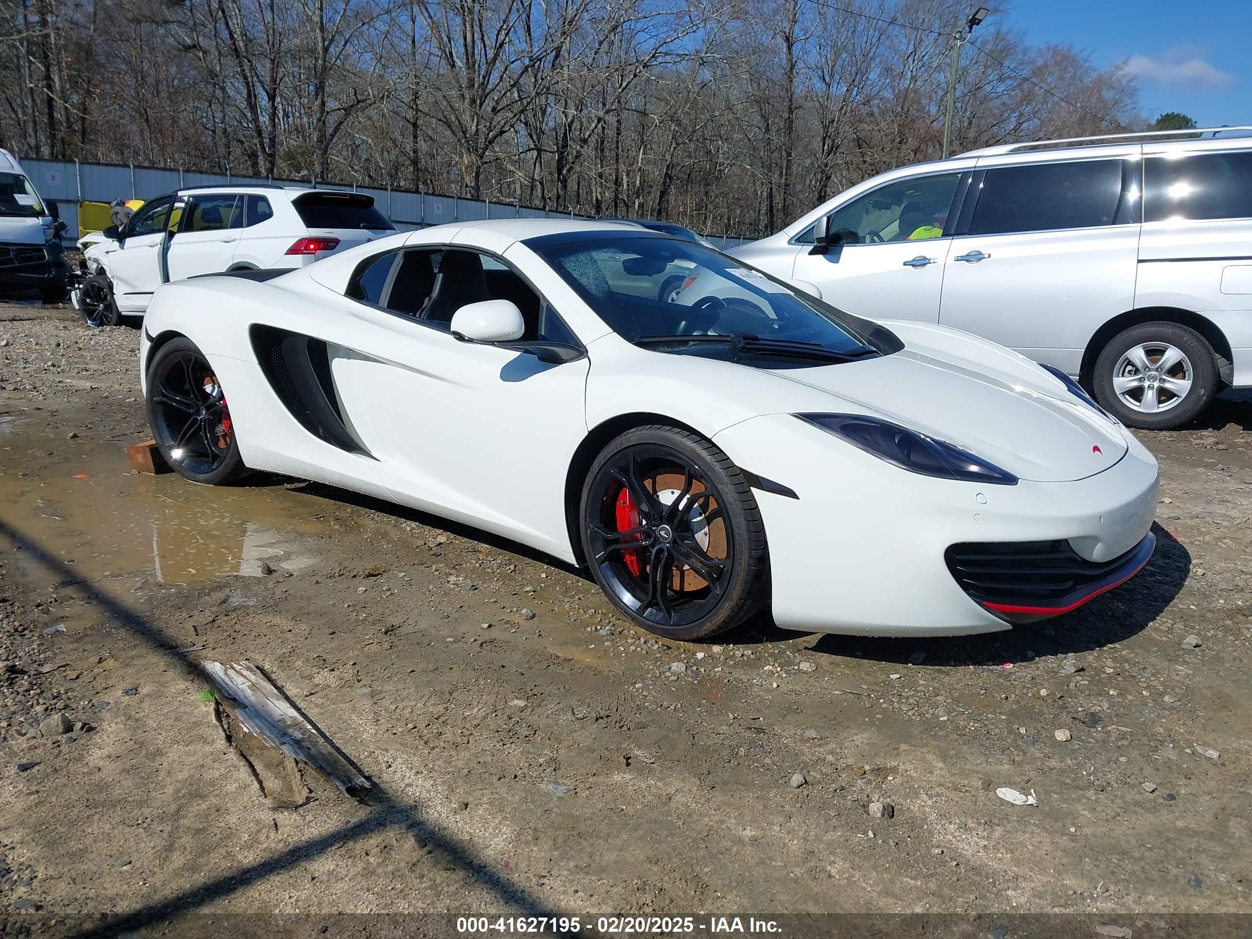 2014 McLaren MP4-12C, VIN SBM11BAA4EW003094 — Undercarriage