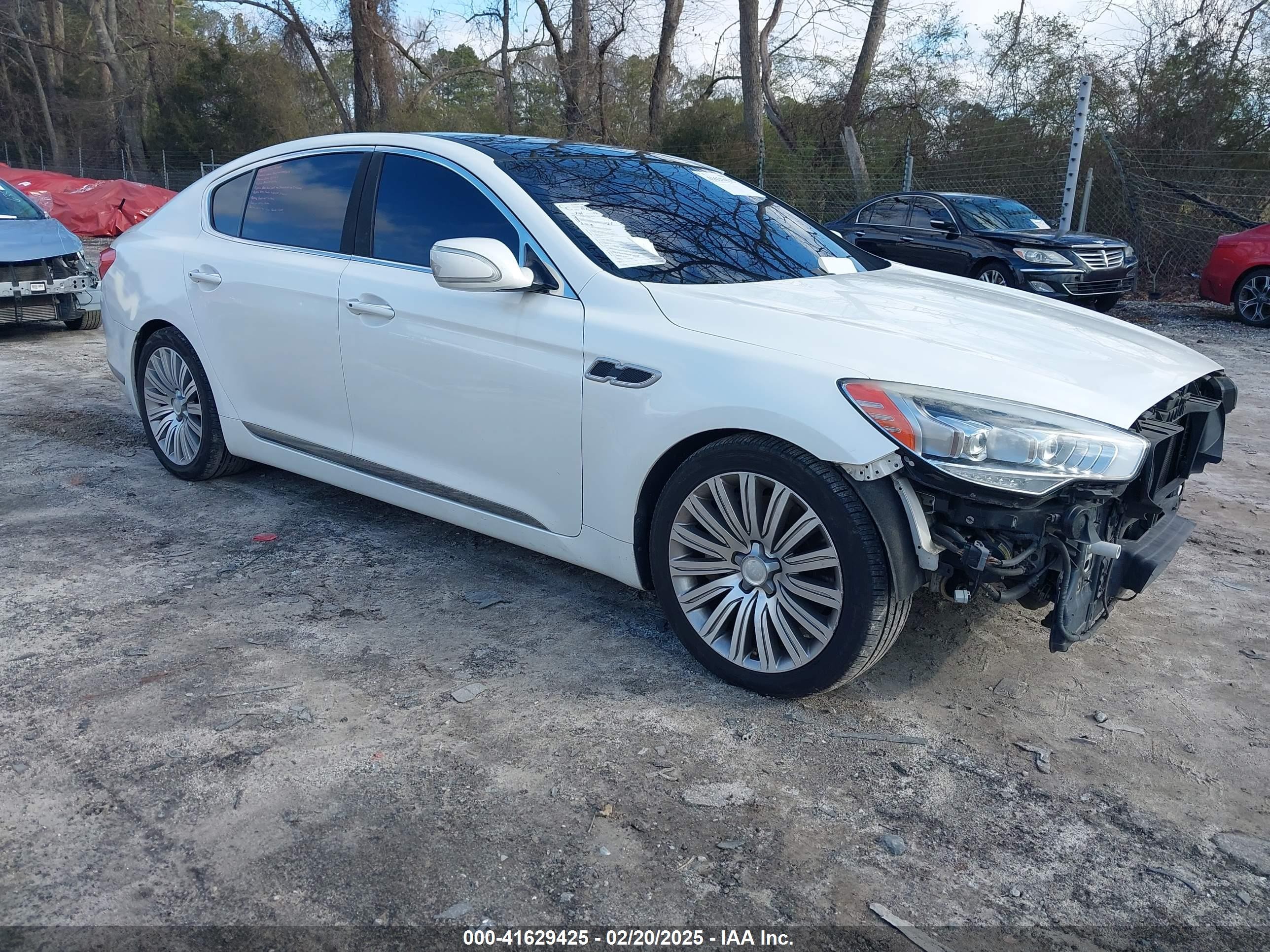 2015 Kia K900 Premium, VIN KNALU4D4XF6024704 — Front end