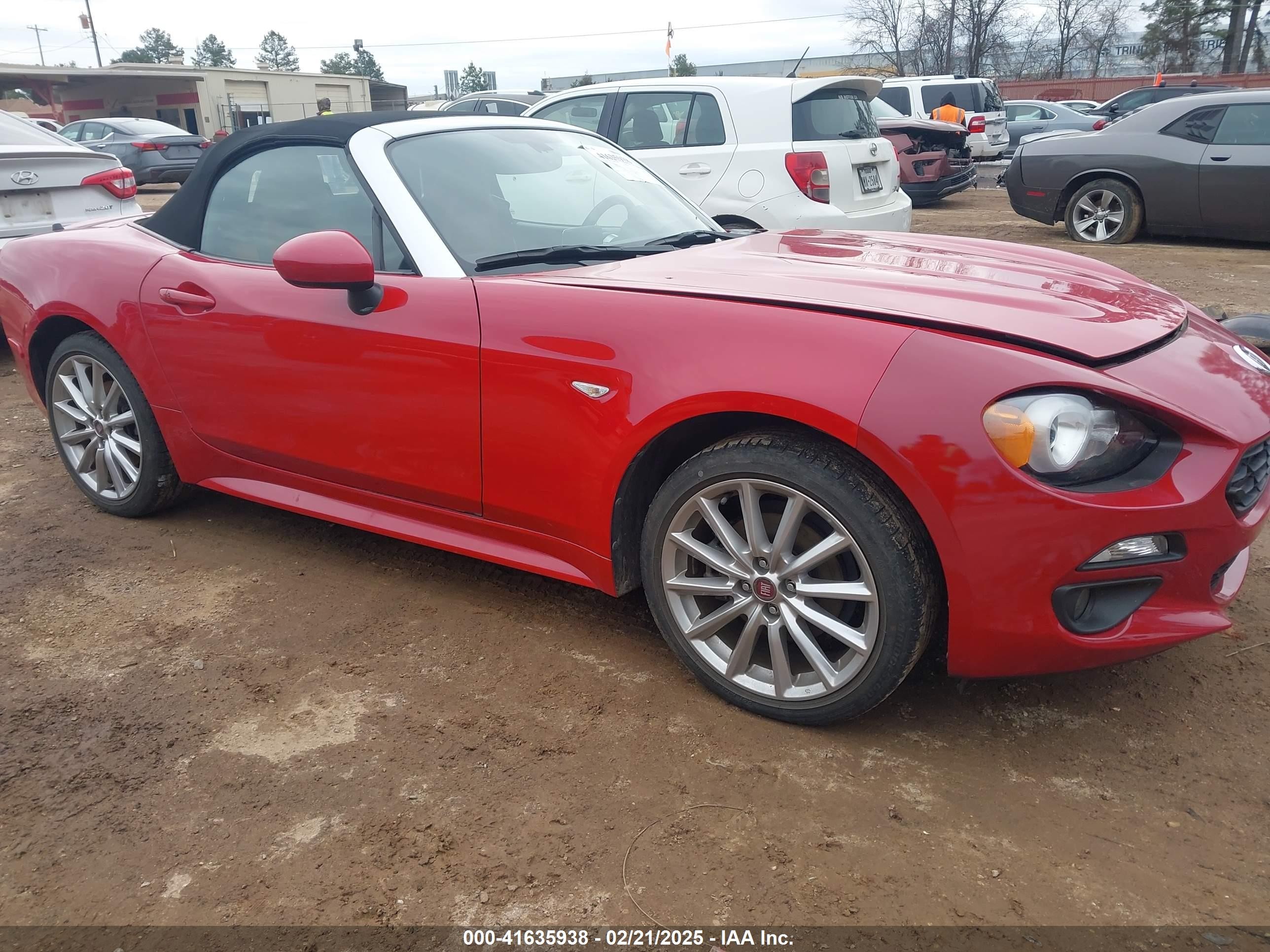 2018 FIAT 124 Spider Abarth, VIN JC1NFAEK1J0139590 — Front end