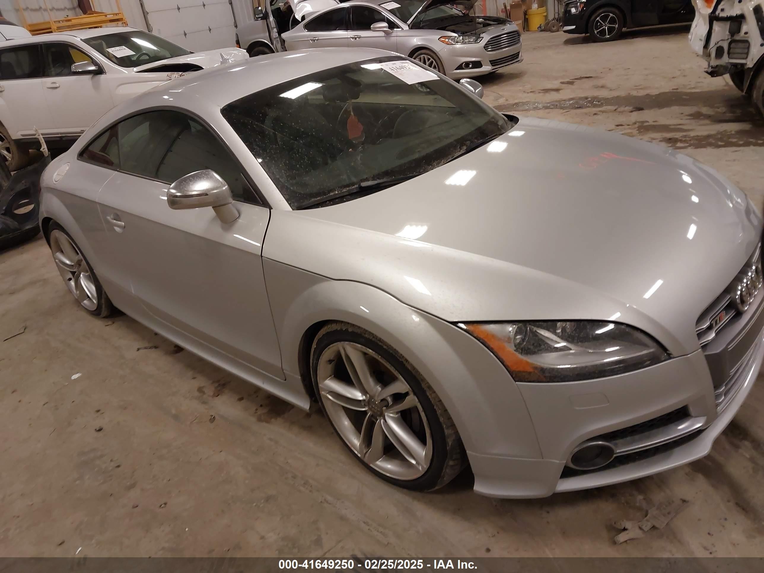 2015 Audi TTS 2.0T, VIN TRUB1AFK2F1000143 — Перед
