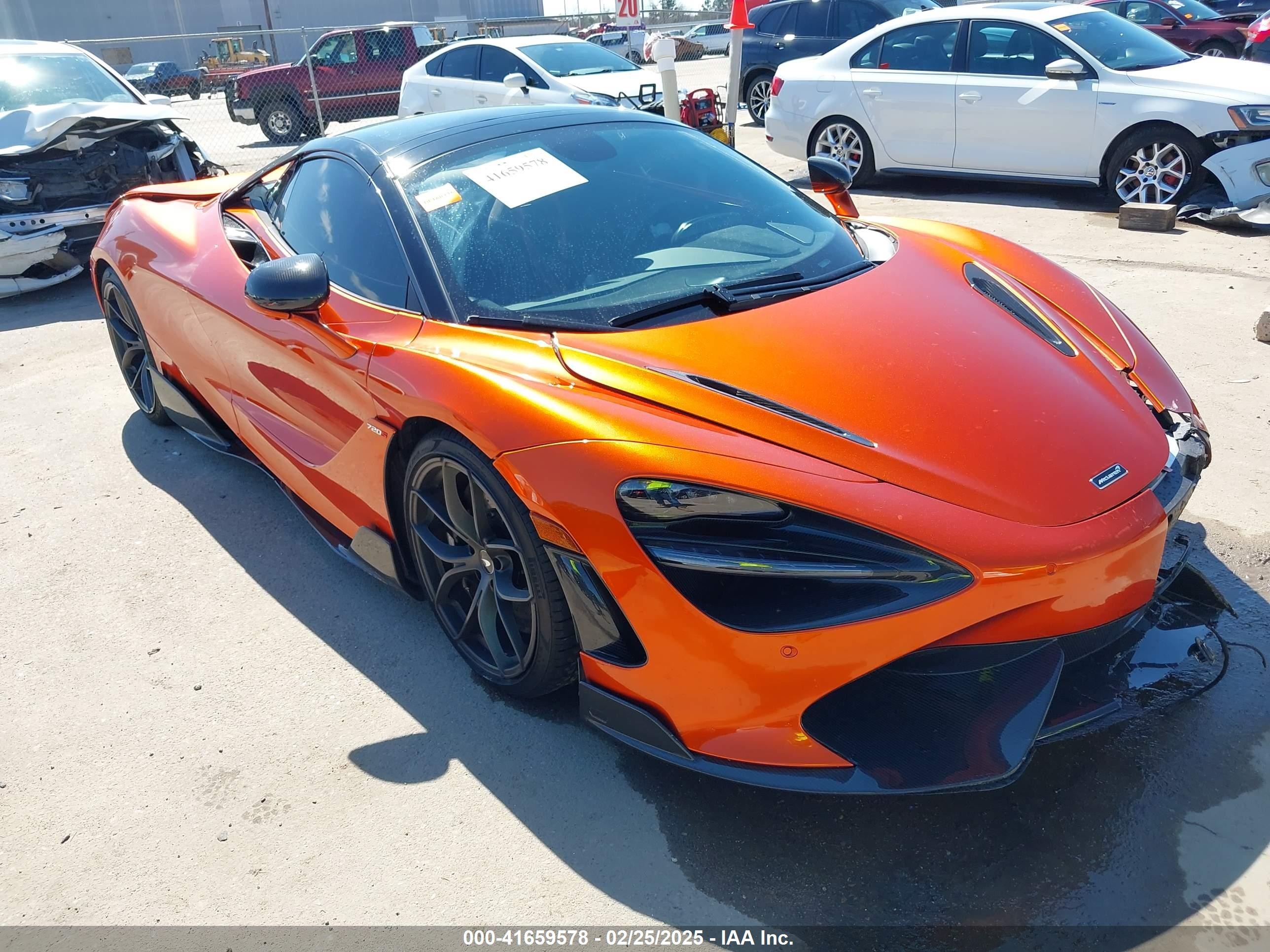 2021 McLaren 720S, VIN SBM14FCA5MW006208 — Перед