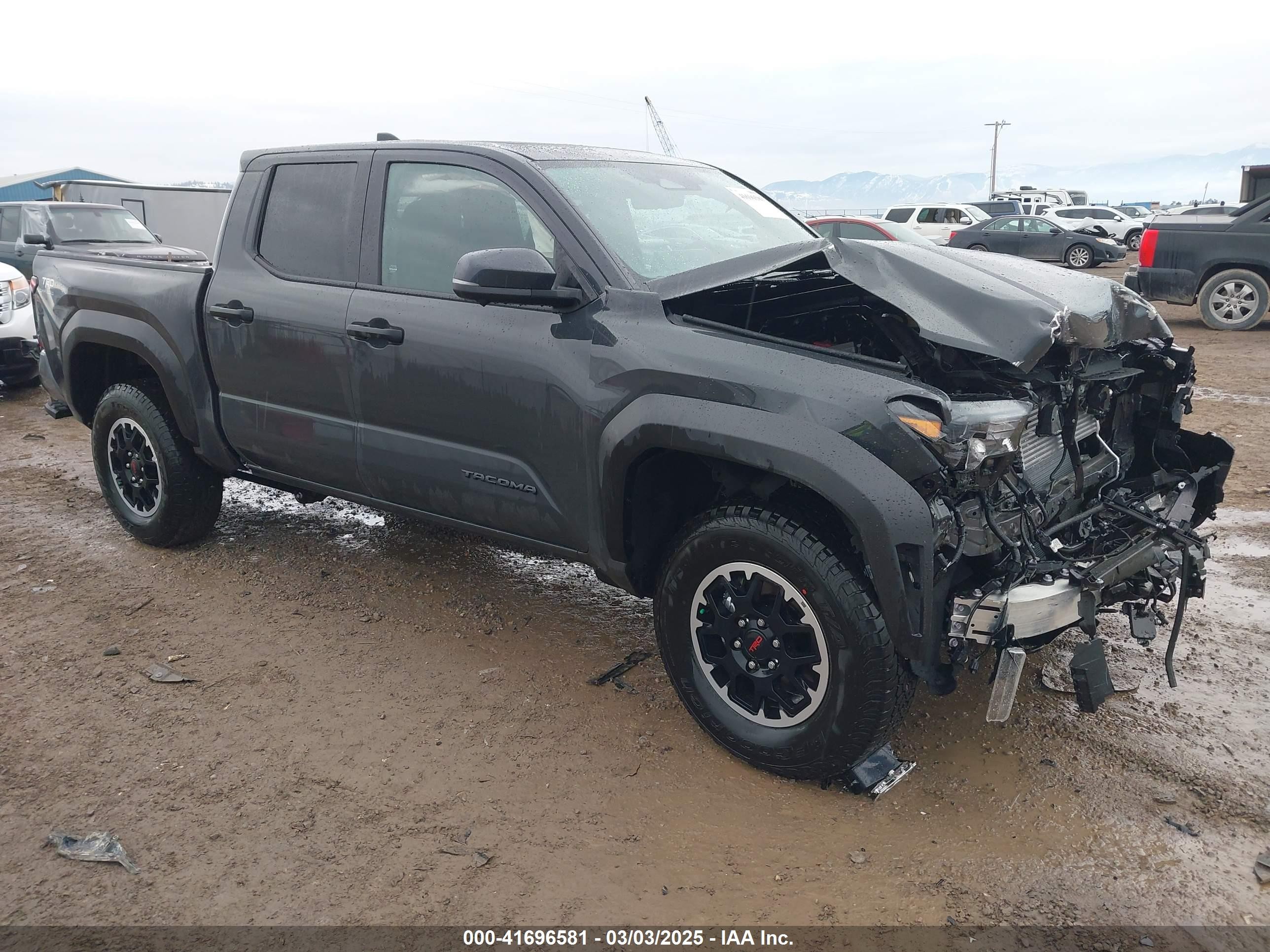 2025 Toyota Tacoma SR, VIN 3TMLB5JN2SM091688 — Перед