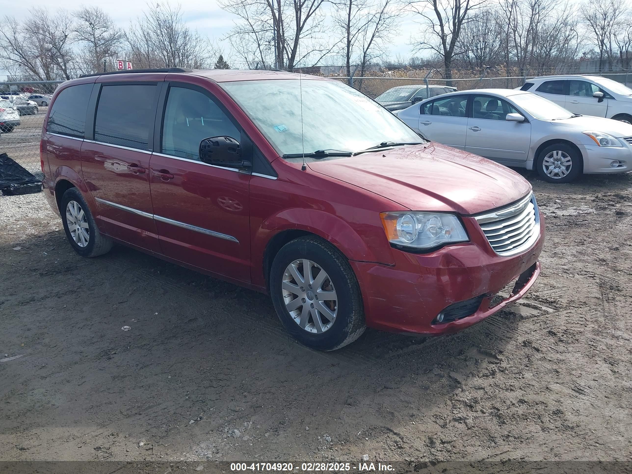 2014 Chrysler Town & Country Touring, VIN 2C4RC1BG6ER294564 — Front end