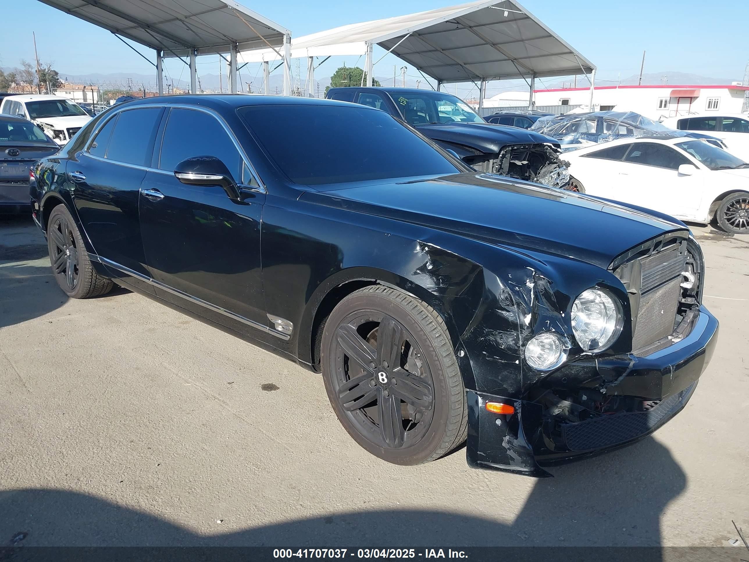 2013 Bentley Mulsanne, VIN SCBBB7ZH2DC018477 — Зад