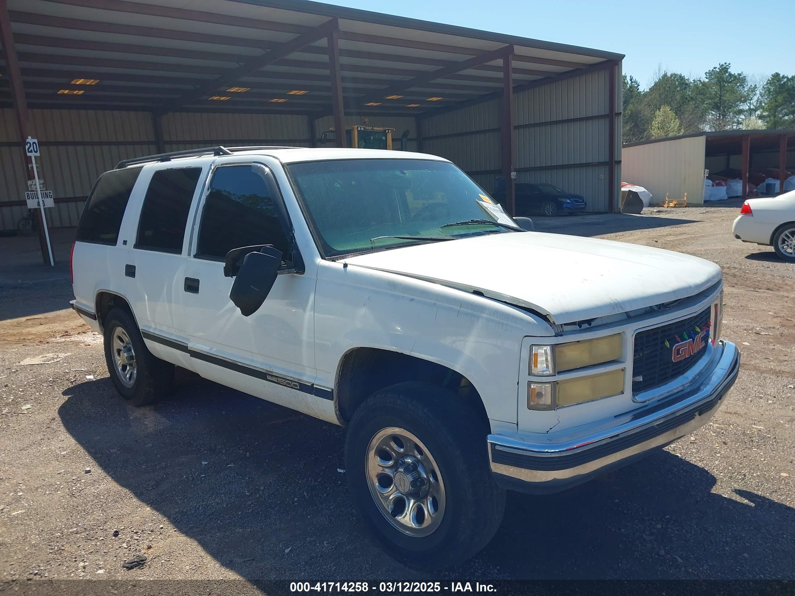 1997 GMC Yukon, VIN 1GKEK13R3VJ724514 — Side