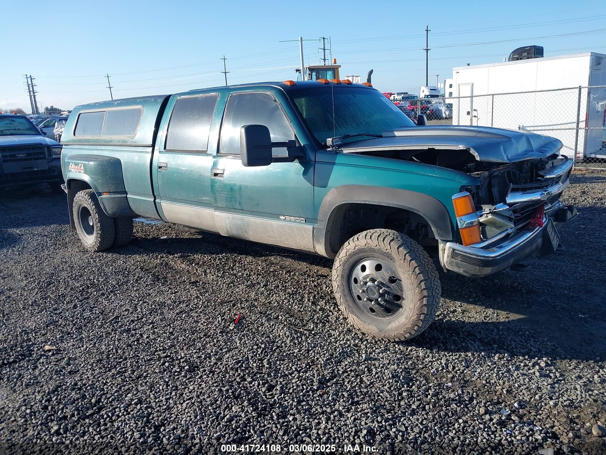 1997 Chevrolet Silverado 3500, VIN 1GCHK33JXVF055417 — Перед