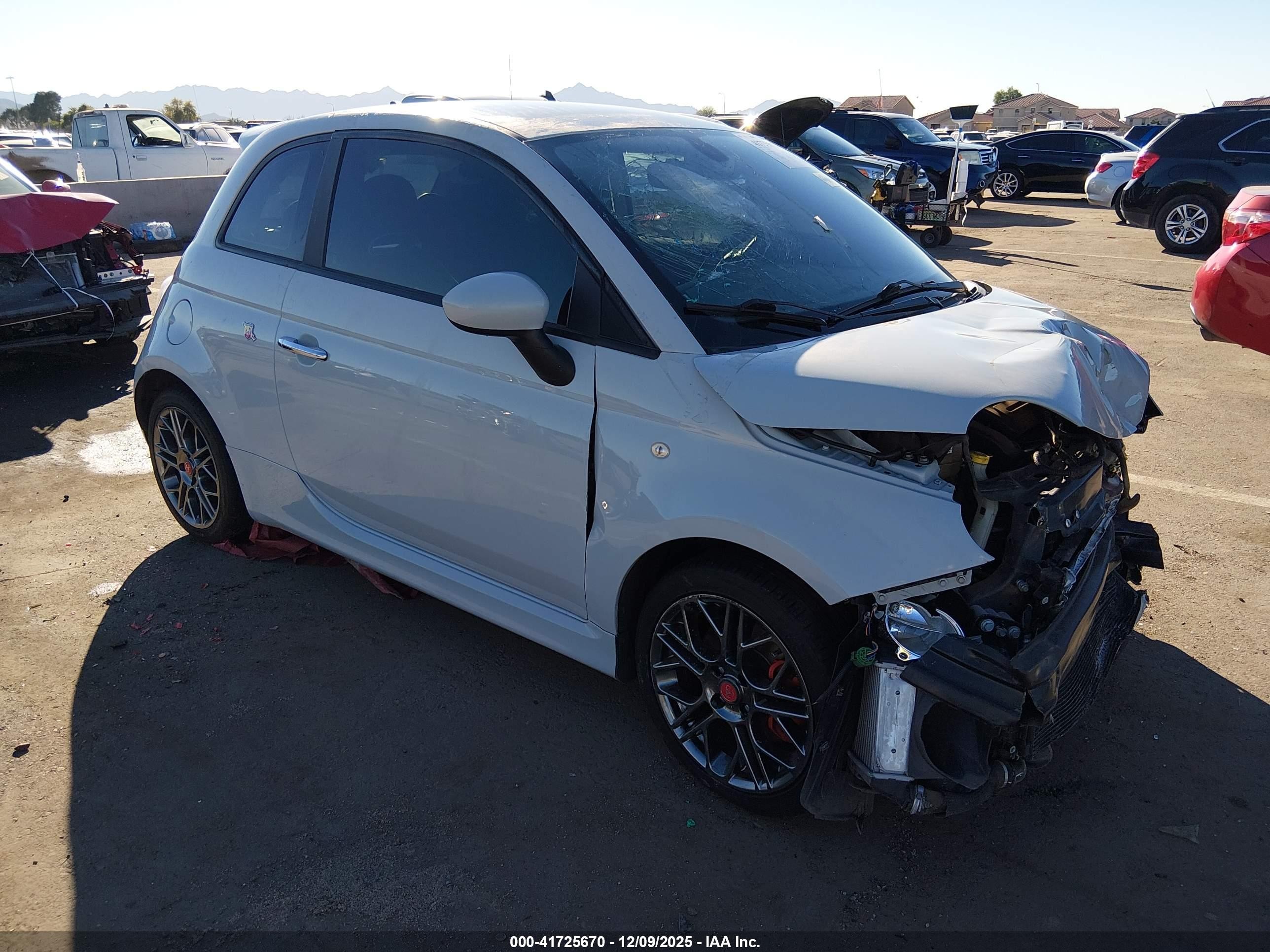 2017 FIAT 500 Abarth, VIN 3C3CFFFH6HT556442 — Front end