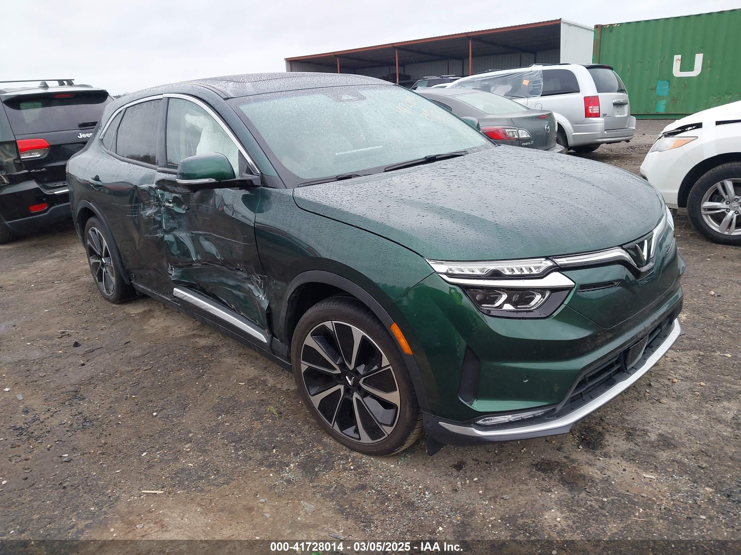 2023 VinFast VF 8 Plus, VIN RLLV1AFA0PH002714 — Бок