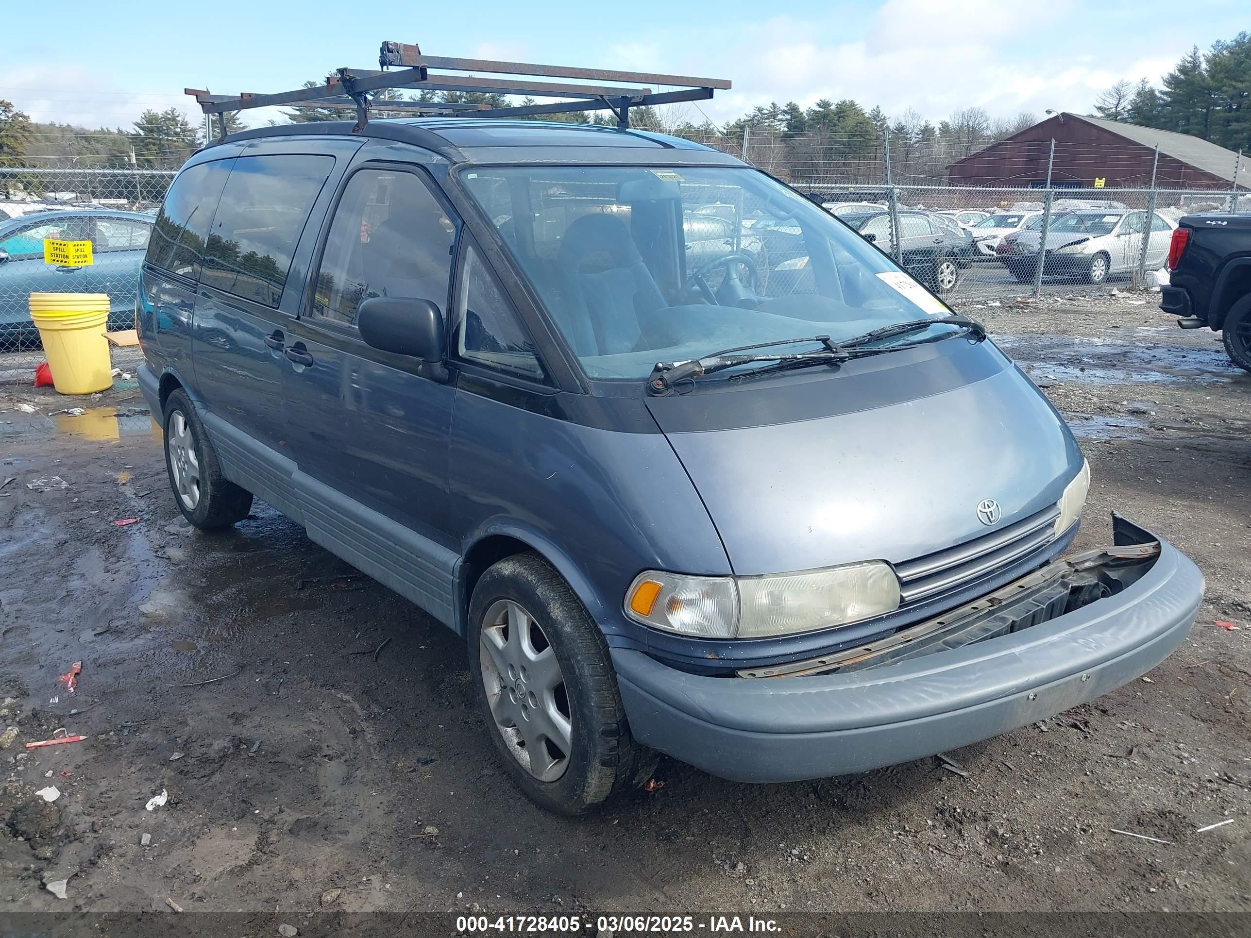 1992 Toyota Previa LE, VIN JT3AC12R8N1038918 — Side