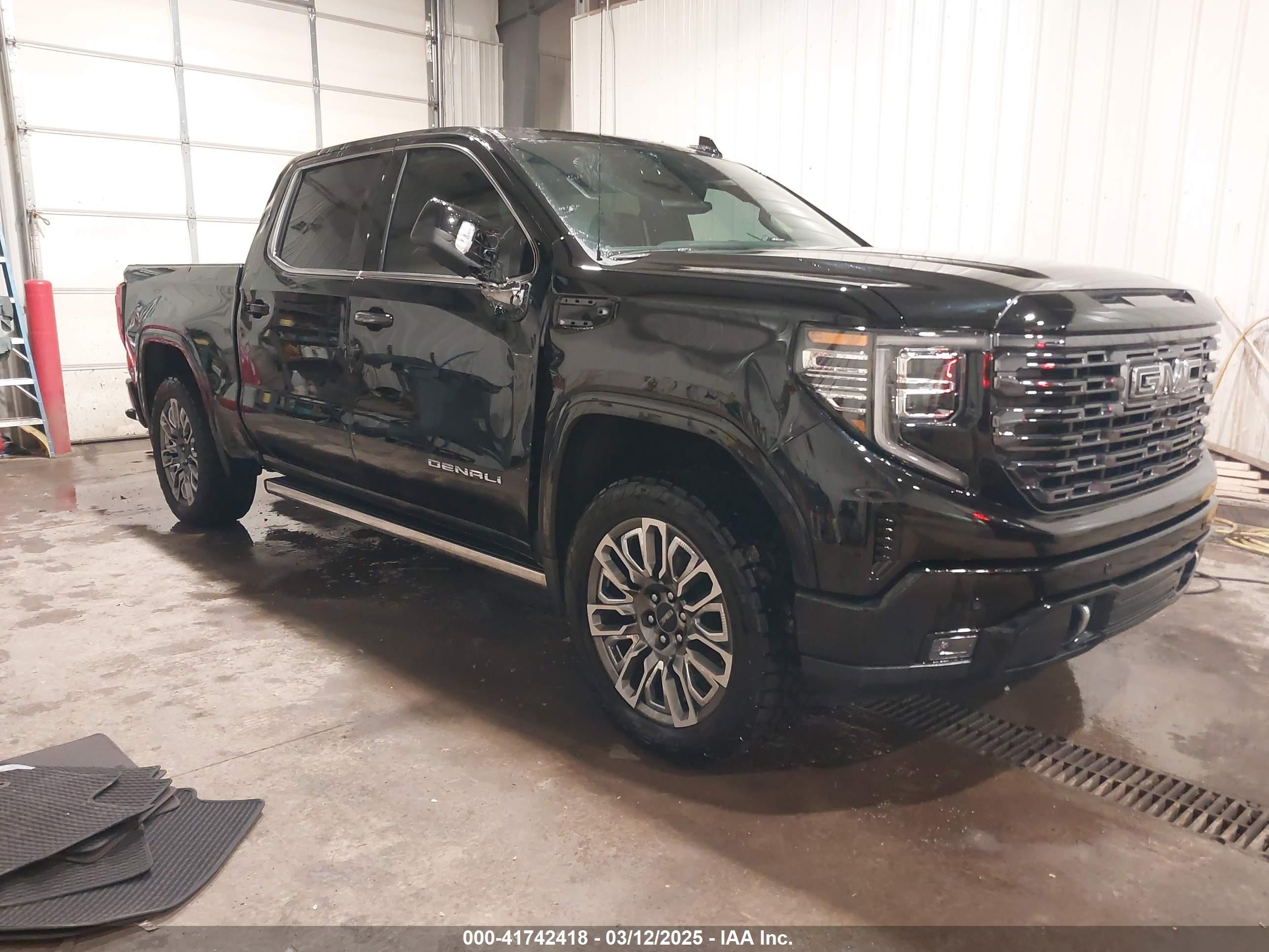 2025 GMC Sierra 1500 Denali Ultimate, VIN 1GTUUHEL8SZ124362 — Side