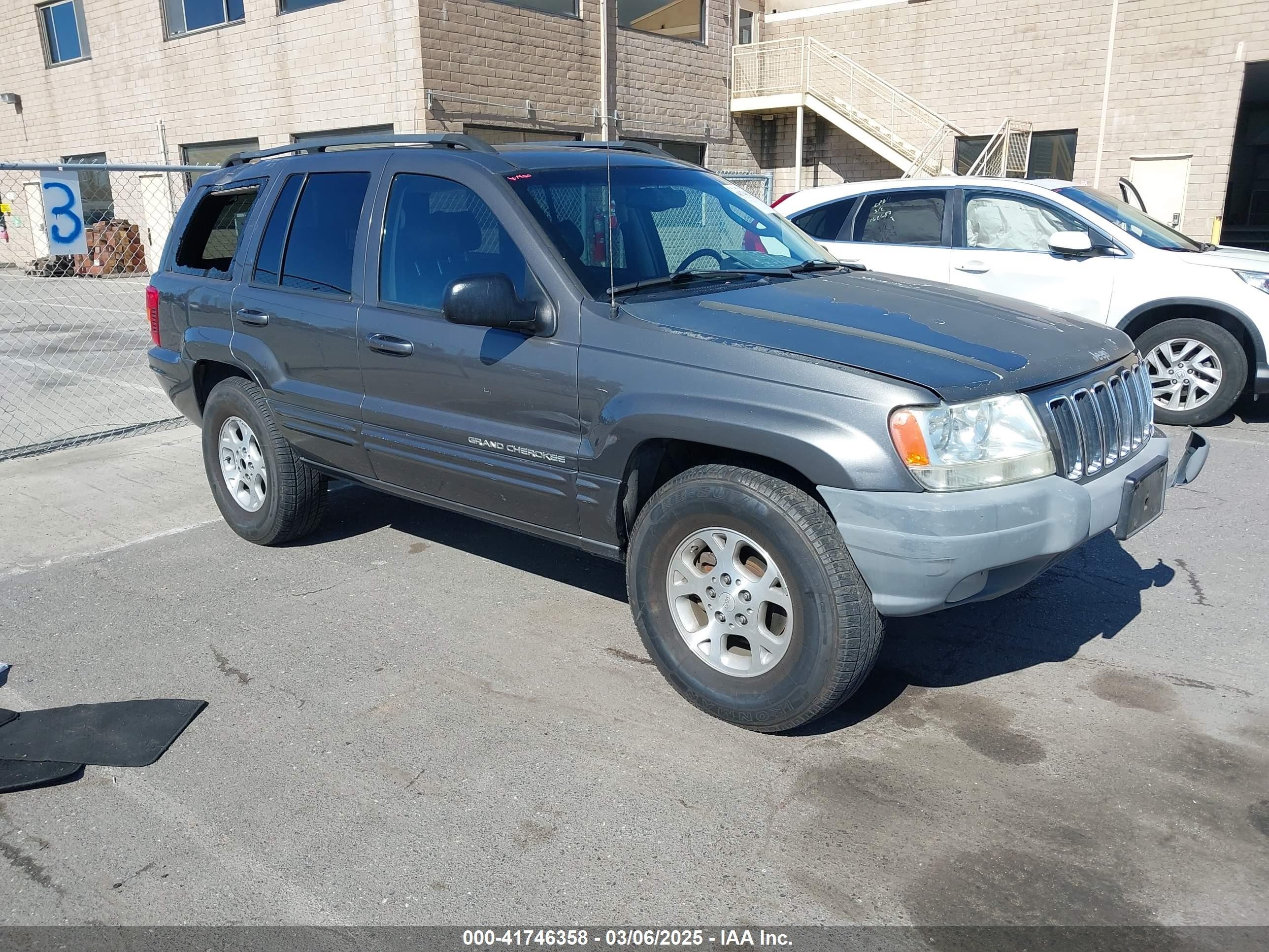 2002 Jeep Grand Cherokee Limited, VIN 1J4GW58S22C300439 — Front end
