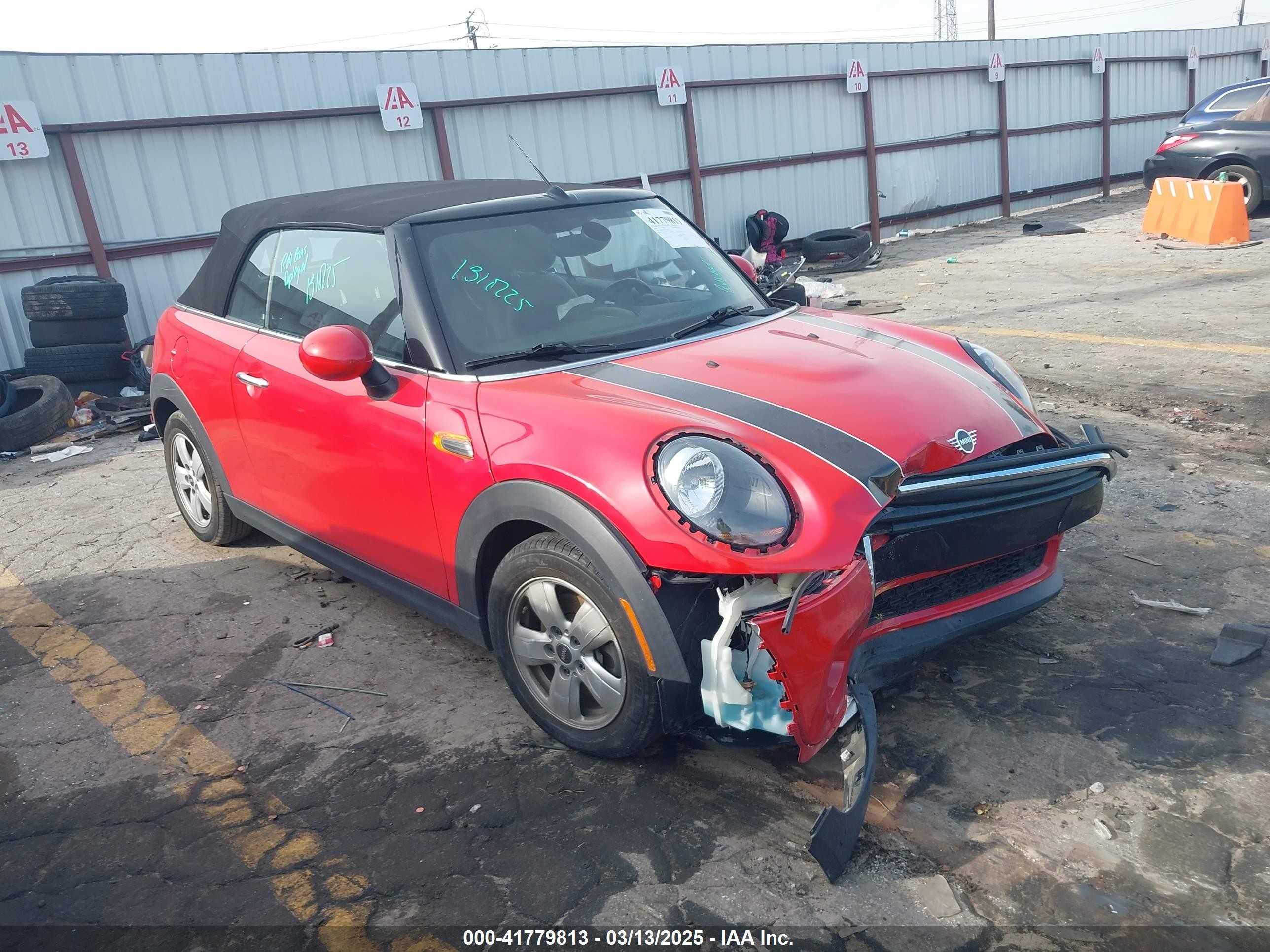 2019 MINI Convertible Cooper, VIN WMWWG5C59K3F79792 — Перед