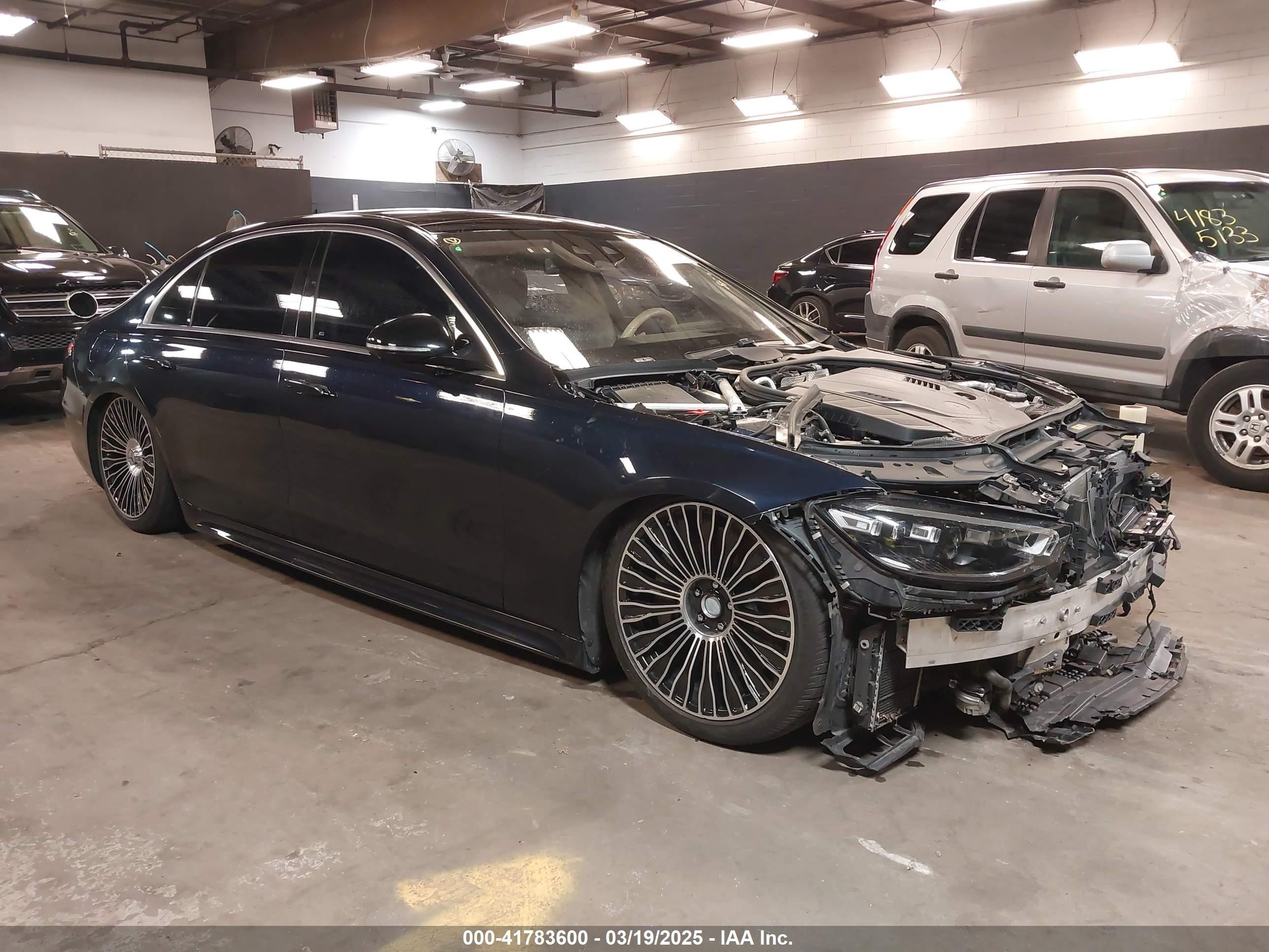 2022 Mercedes-Benz S 580, VIN W1K6G7GB7NA155304 — Front end