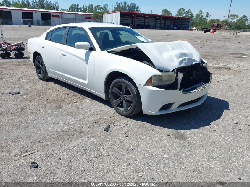 2013 Dodge Charger SE, VIN 2C3CDXBG9DH705485 — Front end