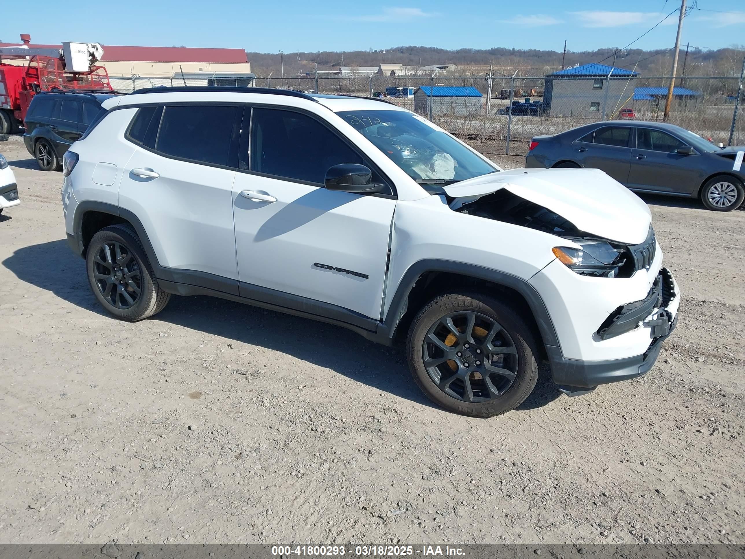 2022 Jeep Compass Latitude Lux, VIN 3C4NJDFB5NT172425 — Front end
