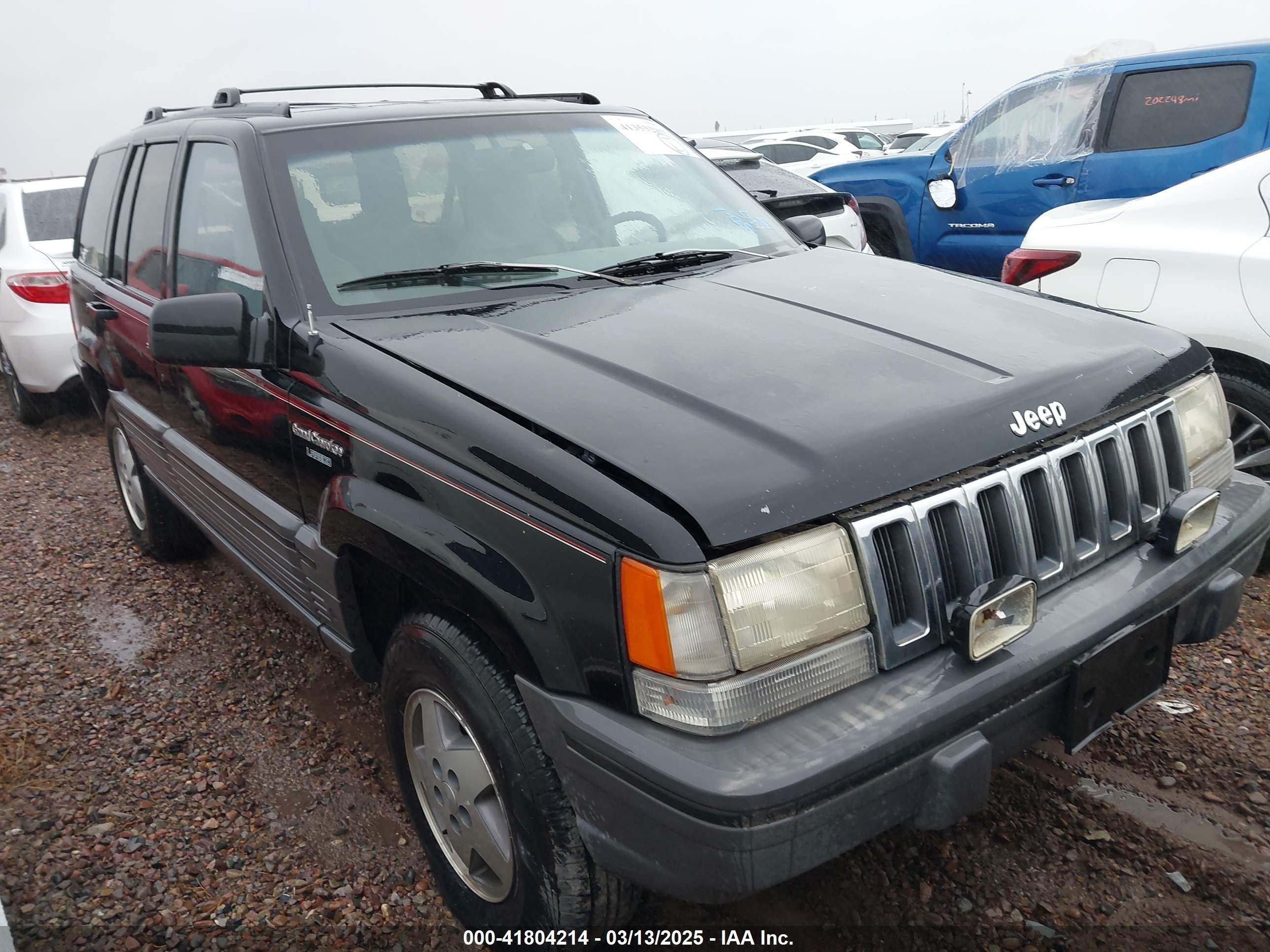 1993 Jeep Grand Cherokee Laredo, VIN 1J4GZ58S4PC584008 — Side