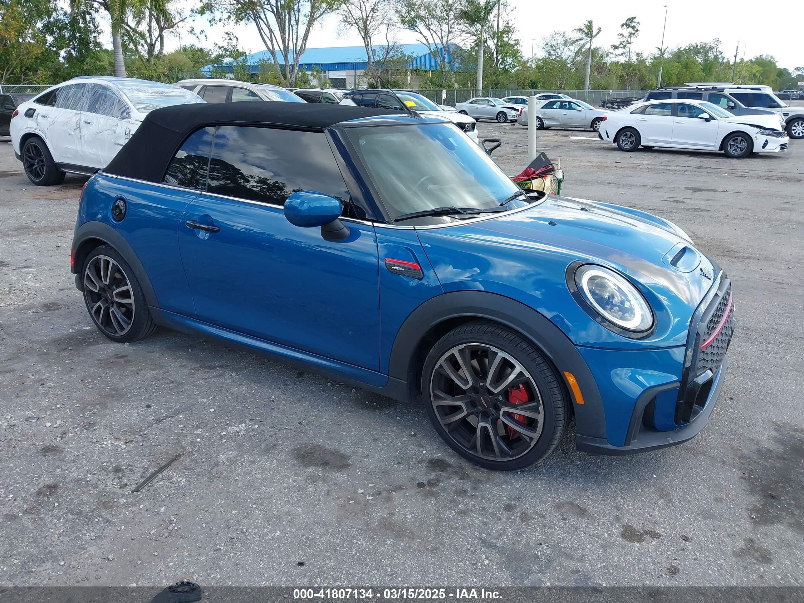 2022 MINI Convertible John Cooper Works, VIN WMW63DL0XN3P15732 — Зад