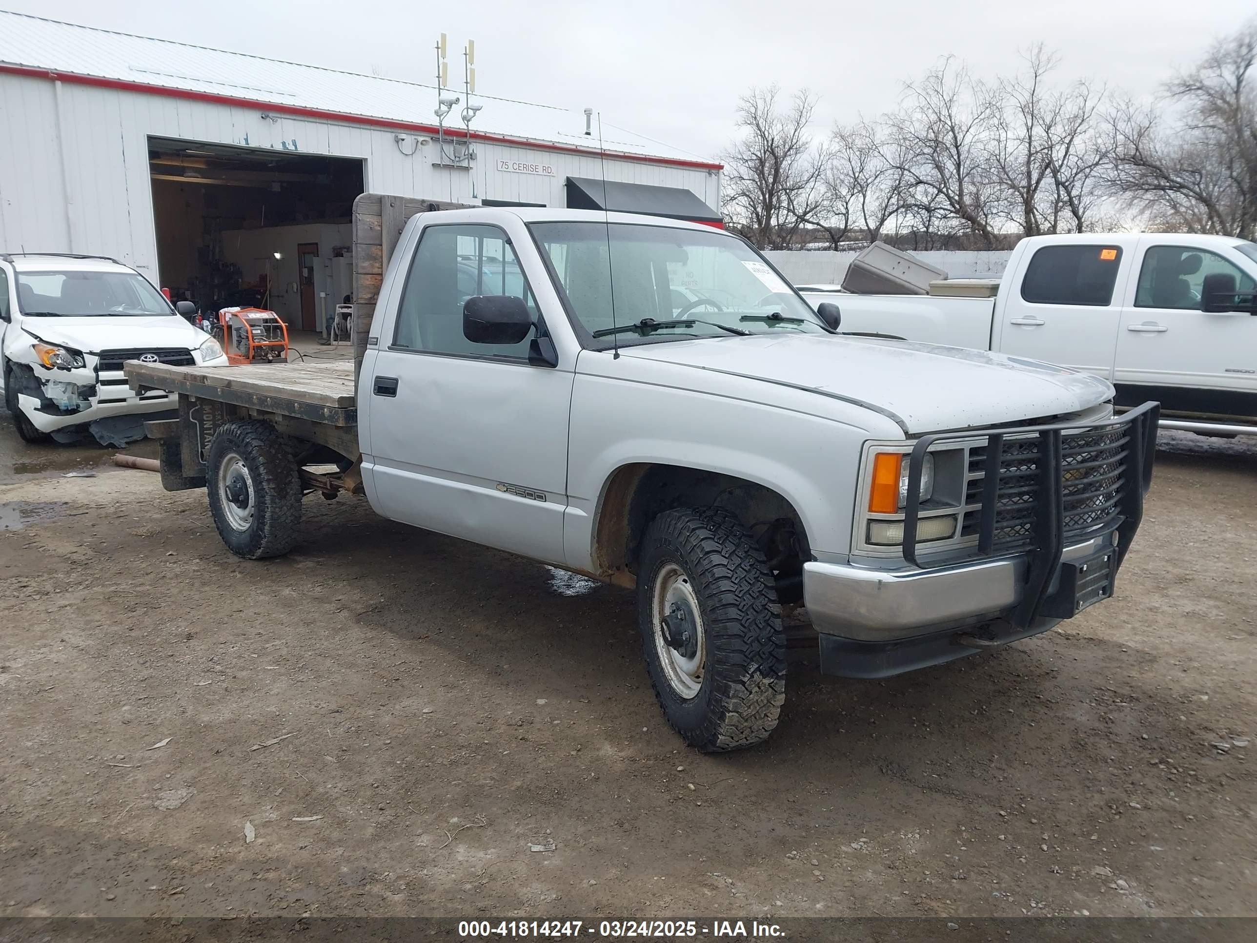 1991 Chevrolet Silverado 2500, VIN 1GCFK24KXMZ173750 — Front end