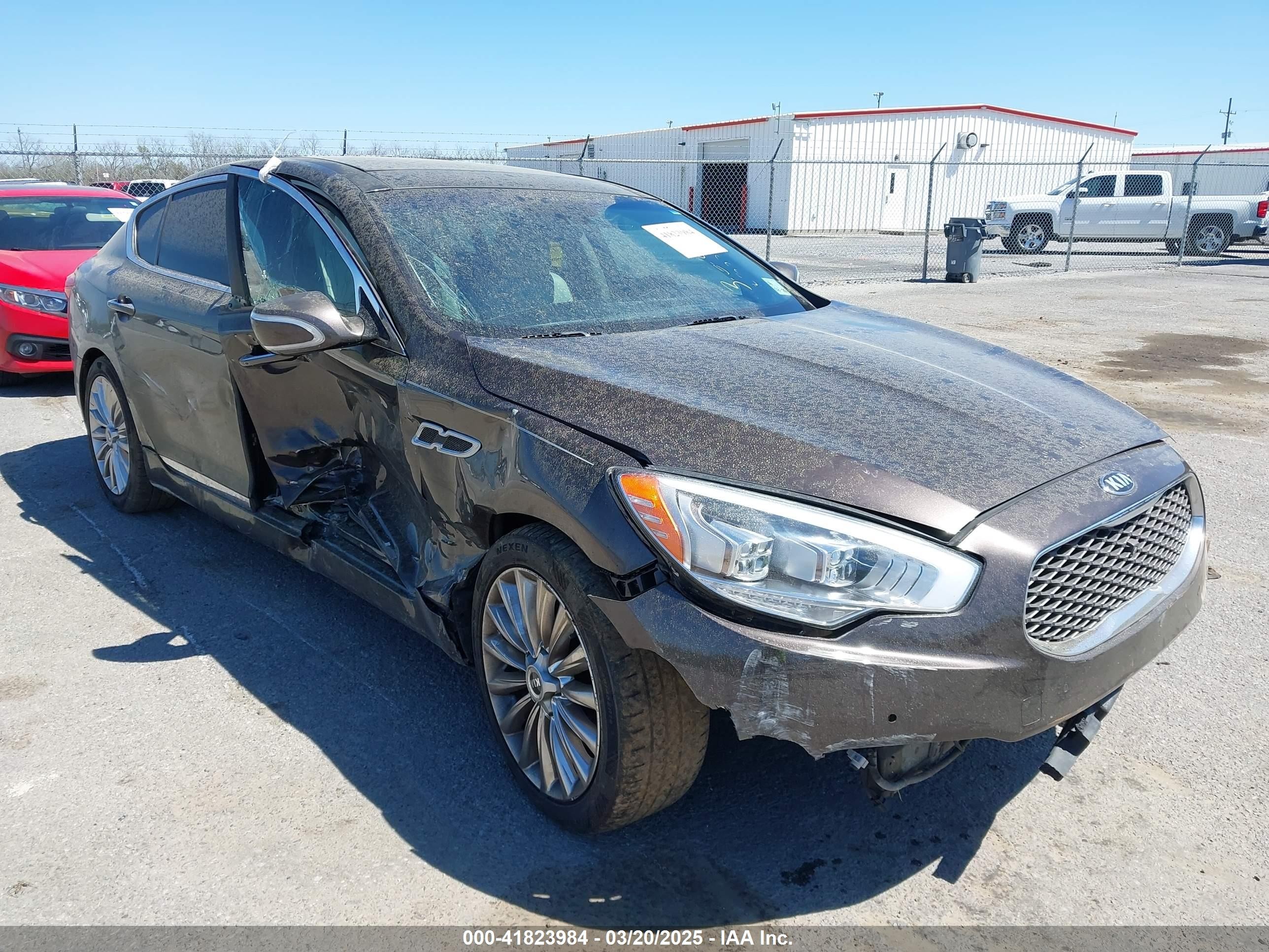 2015 Kia K900 Luxury, VIN KNALW4D45F6022370 — Side