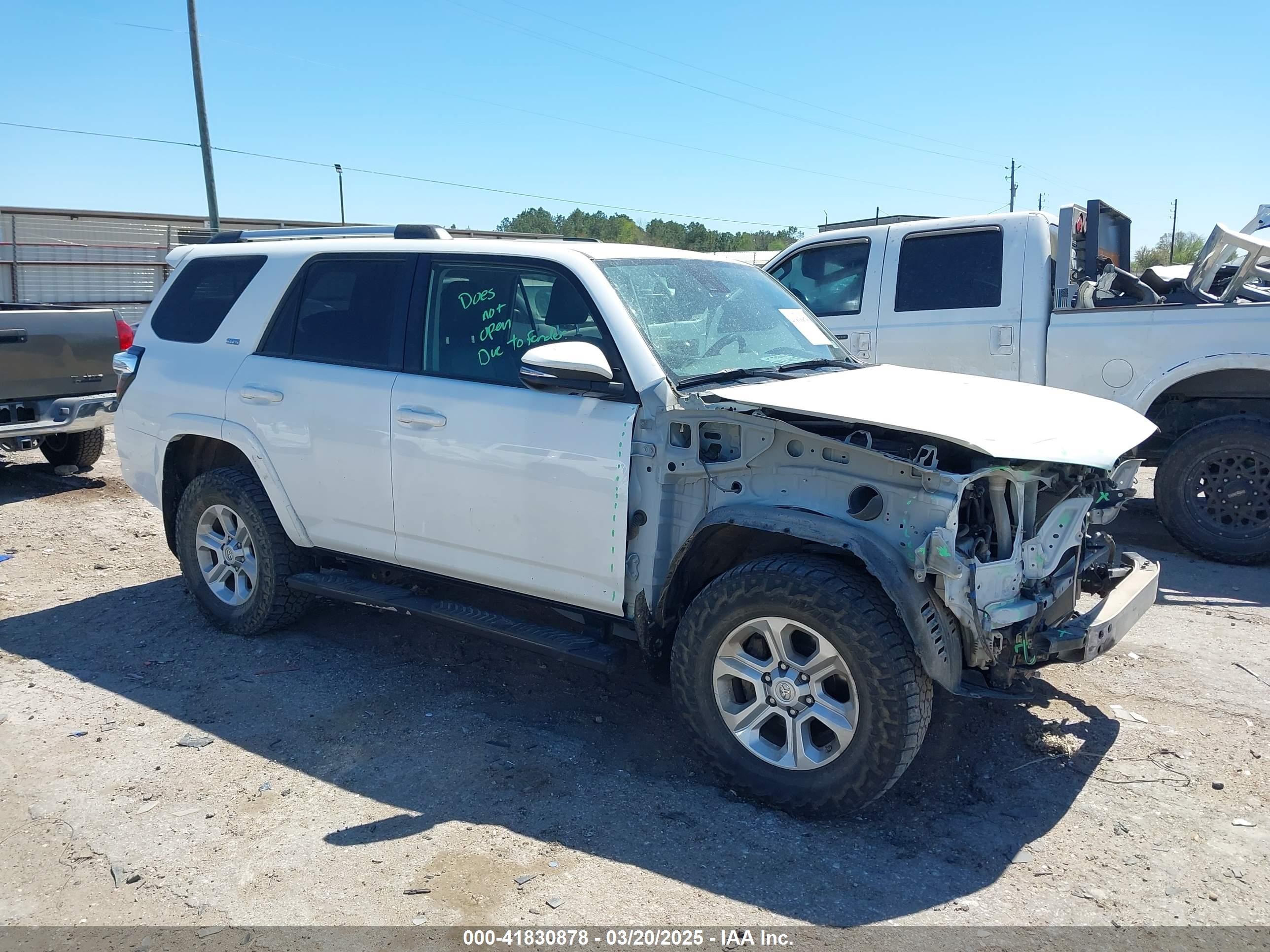 2021 Toyota 4Runner SR5 Premium, VIN JTENU5JR5M5954431 — Front end