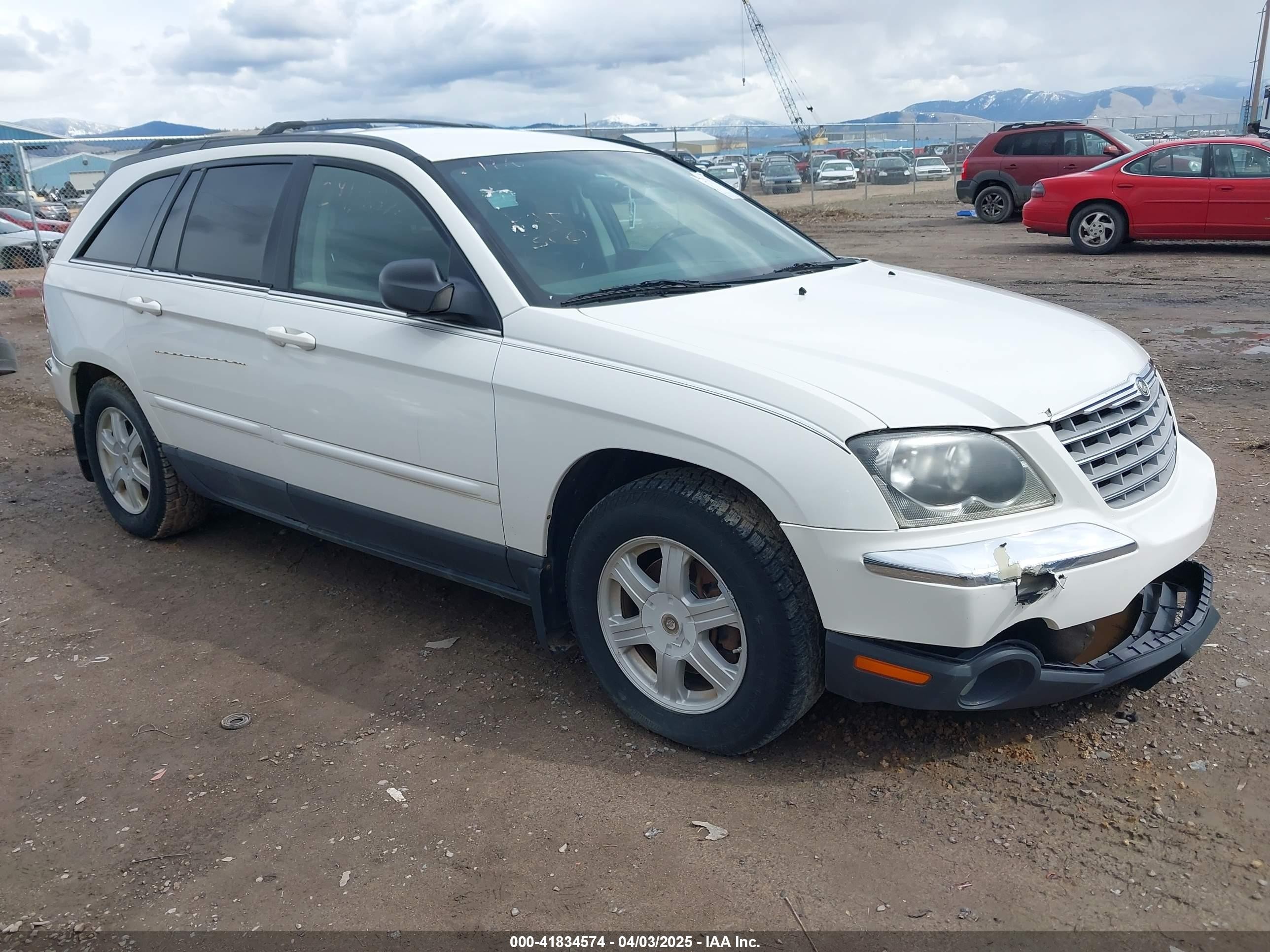 2004 Chrysler Pacifica, VIN 2C8GF68474R621267 — Front end