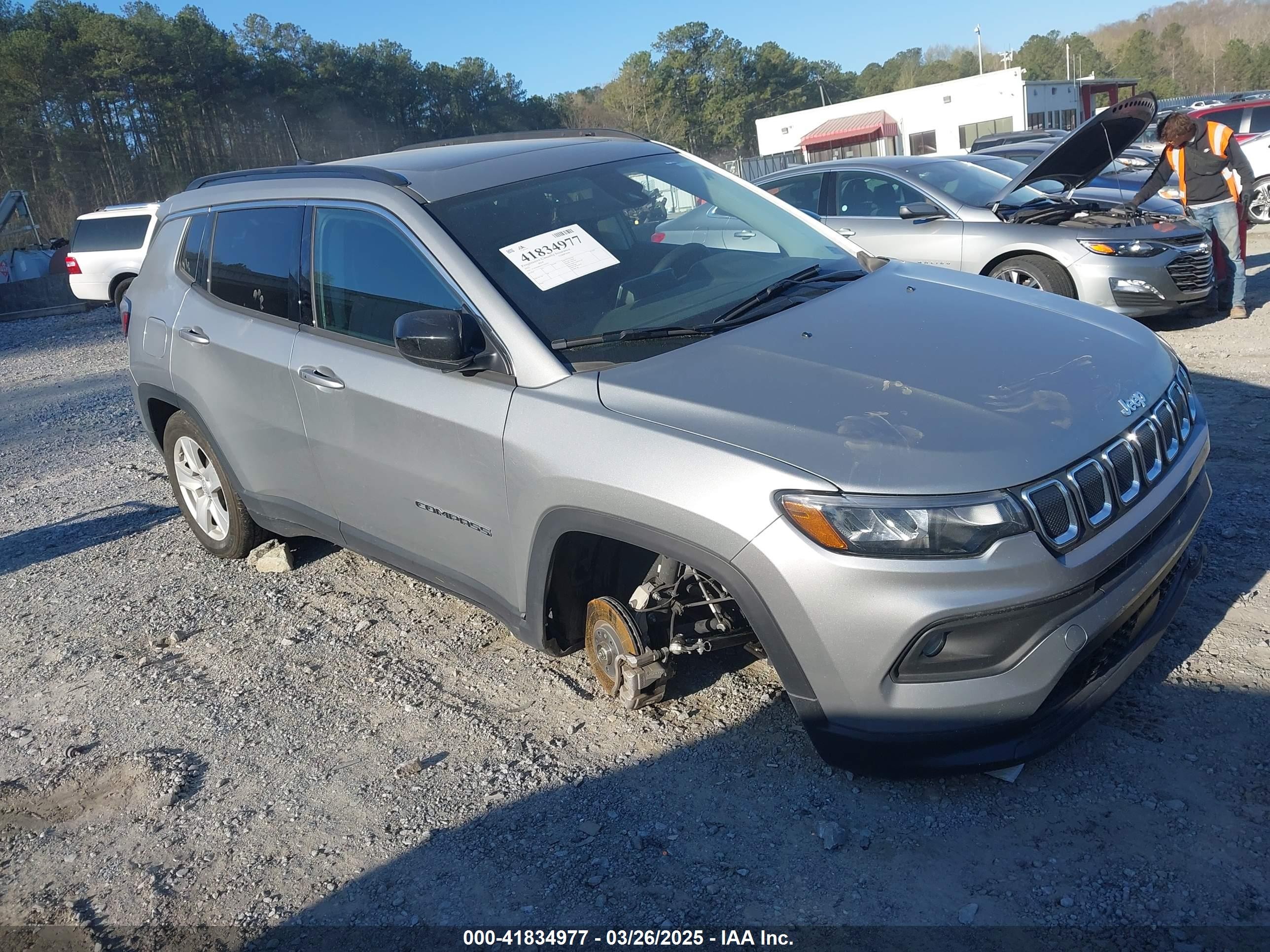 2022 Jeep Compass Latitude, VIN 3C4NJDBB4NT165519 — Front end