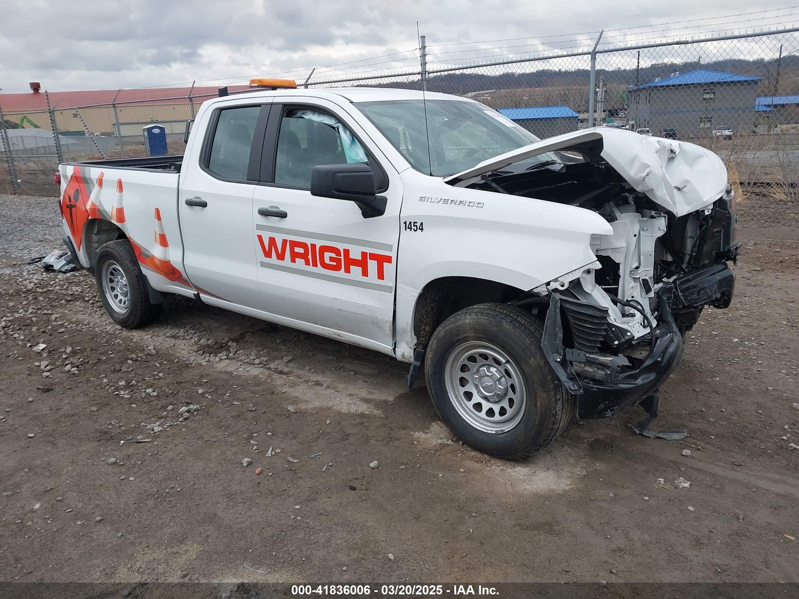 2023 Chevrolet Silverado 1500 Work Truck, VIN 1GCRAAEK2PZ120165 — Перед