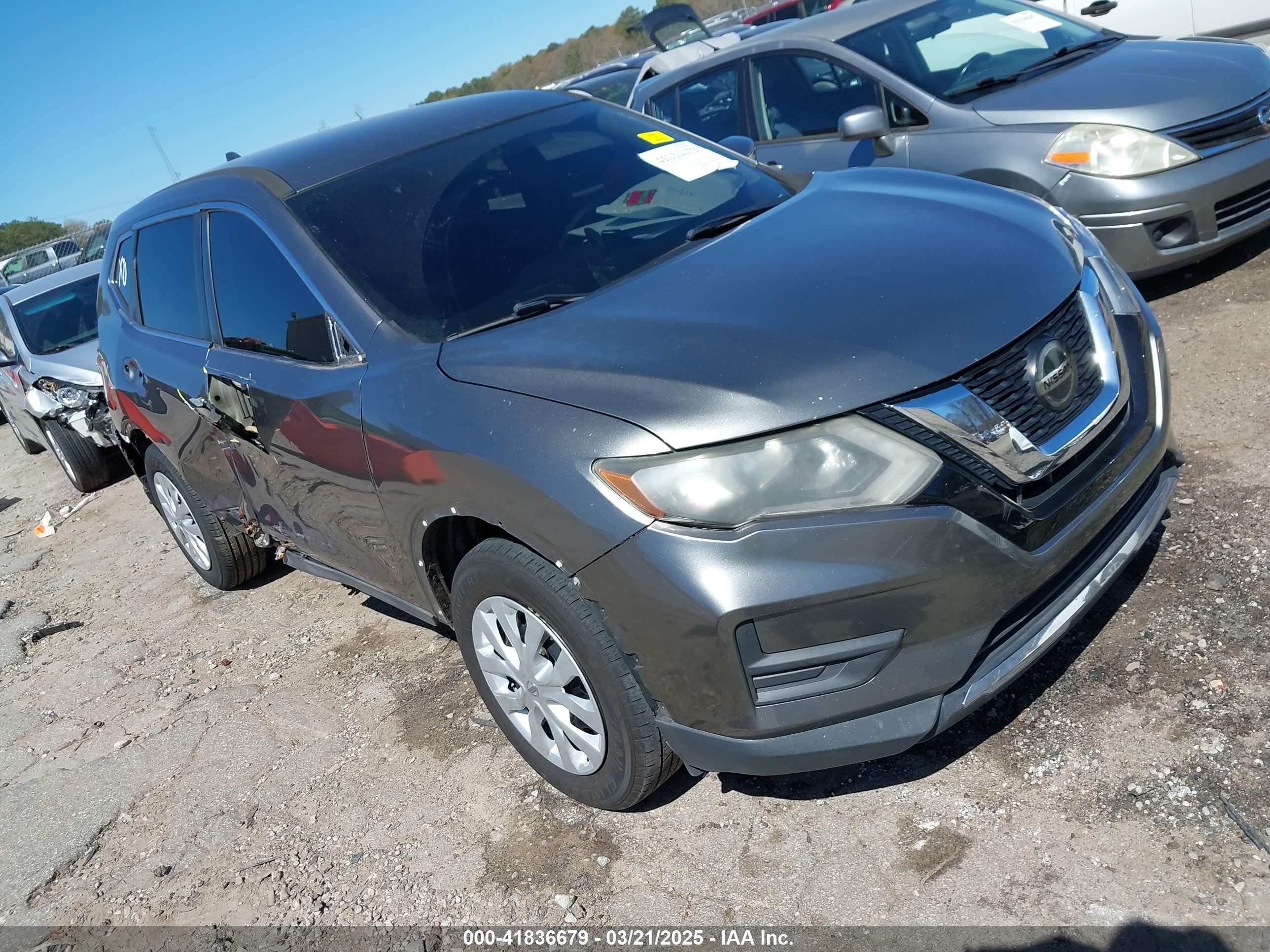 2018 Nissan Rogue SV, VIN 5N1AT2MT1JC710371 — Rear end