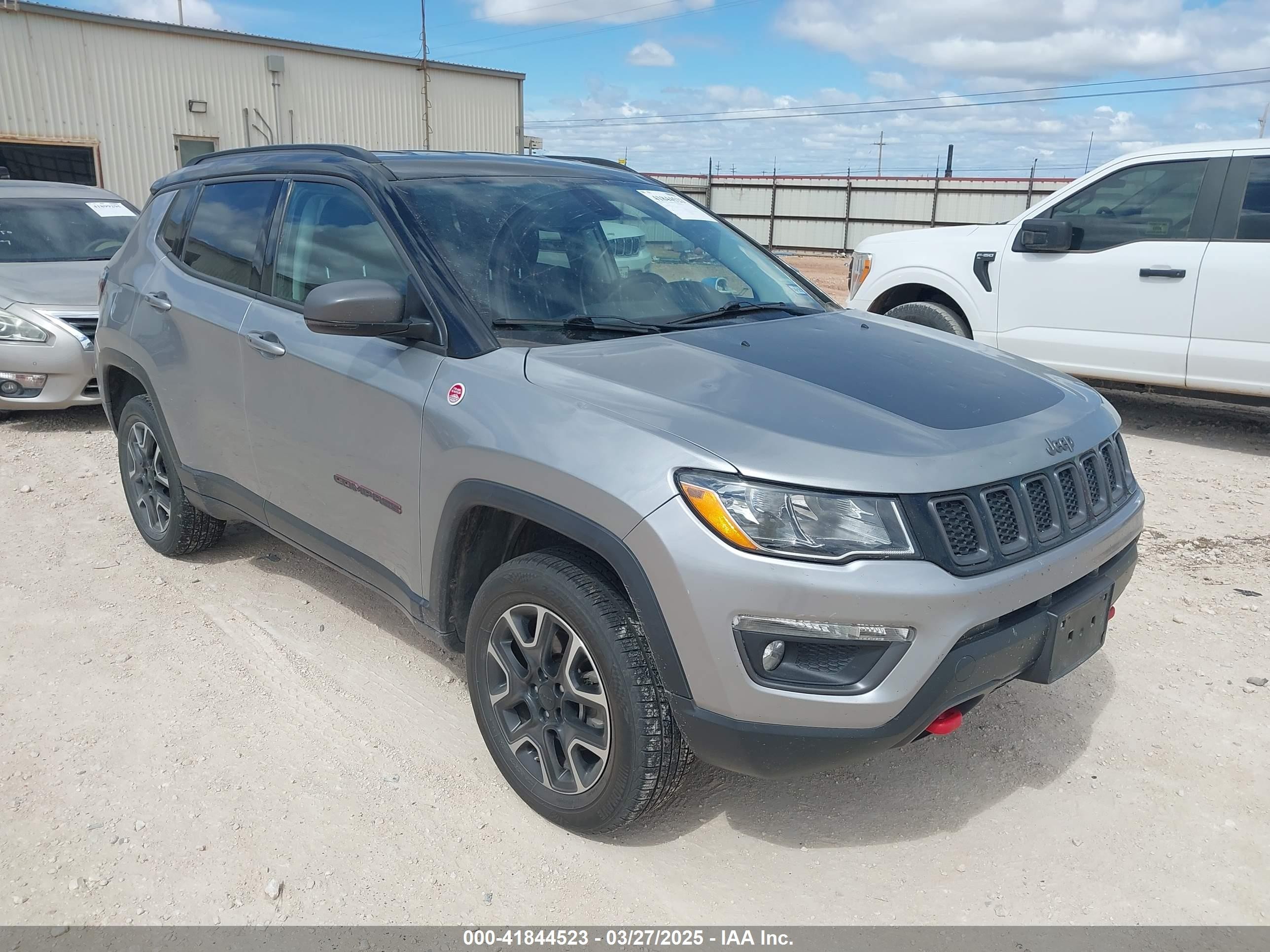2020 Jeep Compass Trailhawk, VIN 3C4NJDDB5LT171727 — Front end