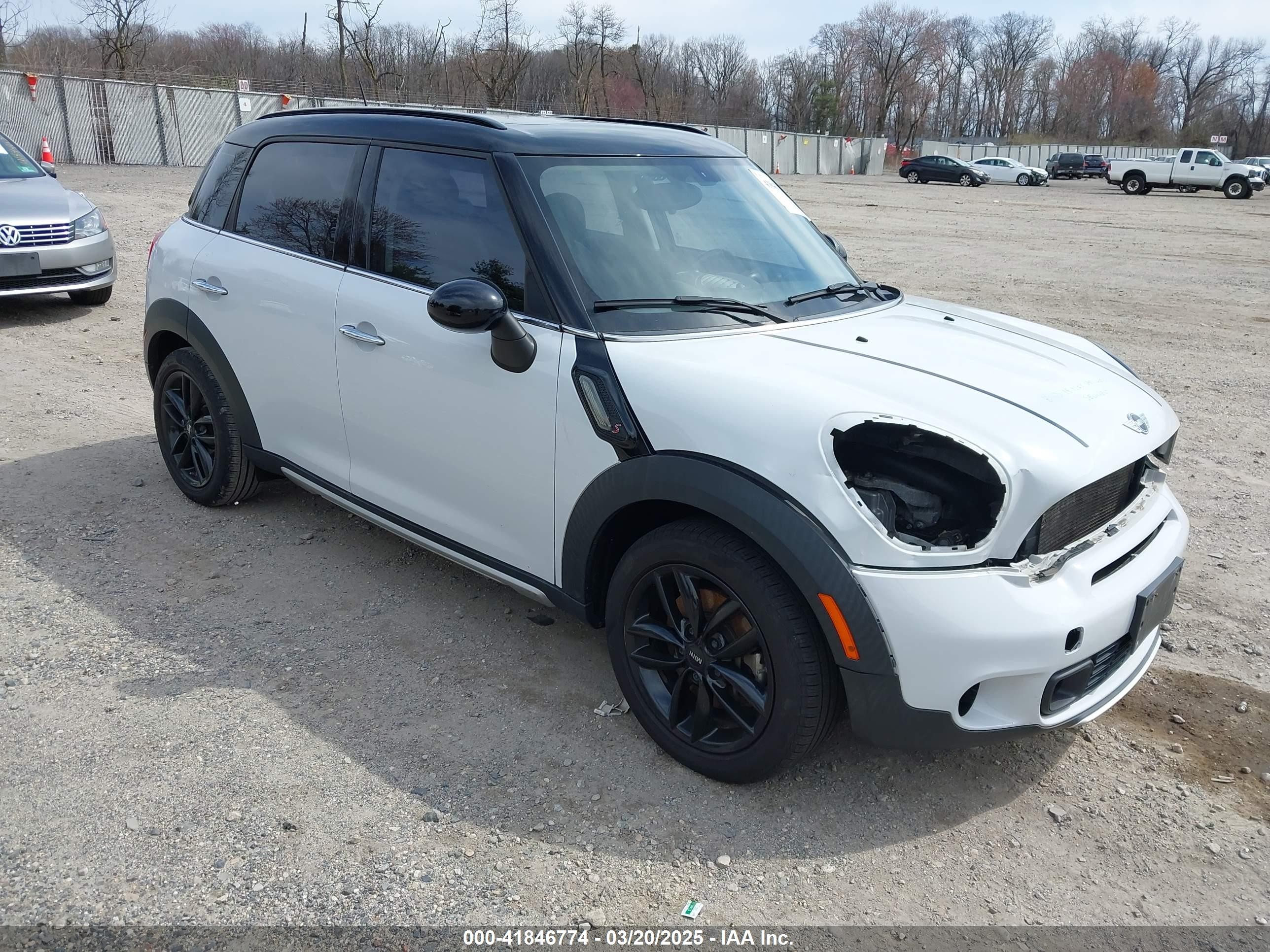 2015 MINI Countryman S, VIN WMWZC3C55FWT04158 — Front end