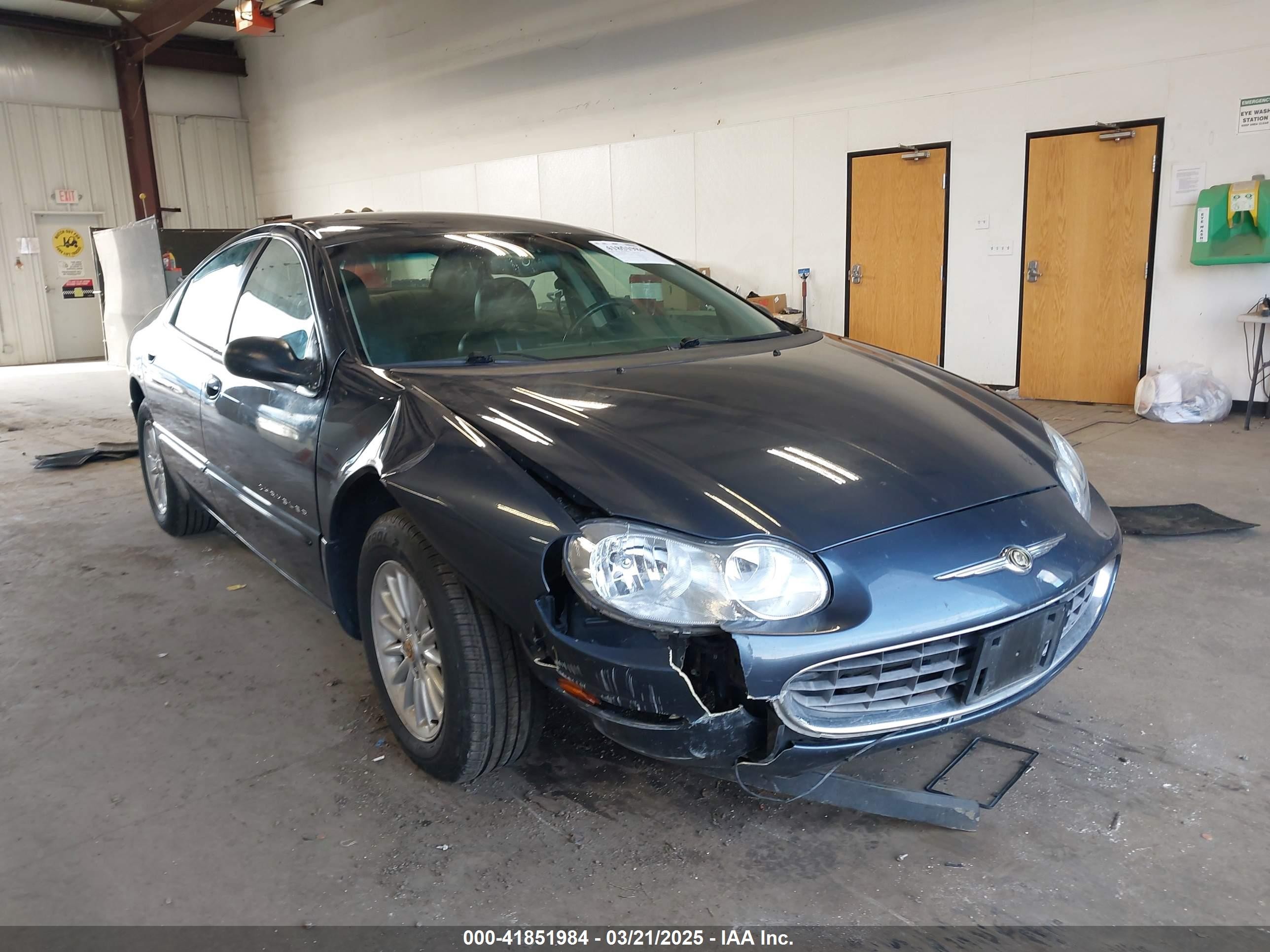 2001 Chrysler Concorde LXi, VIN 2C3HD36J41H518400 — Front end