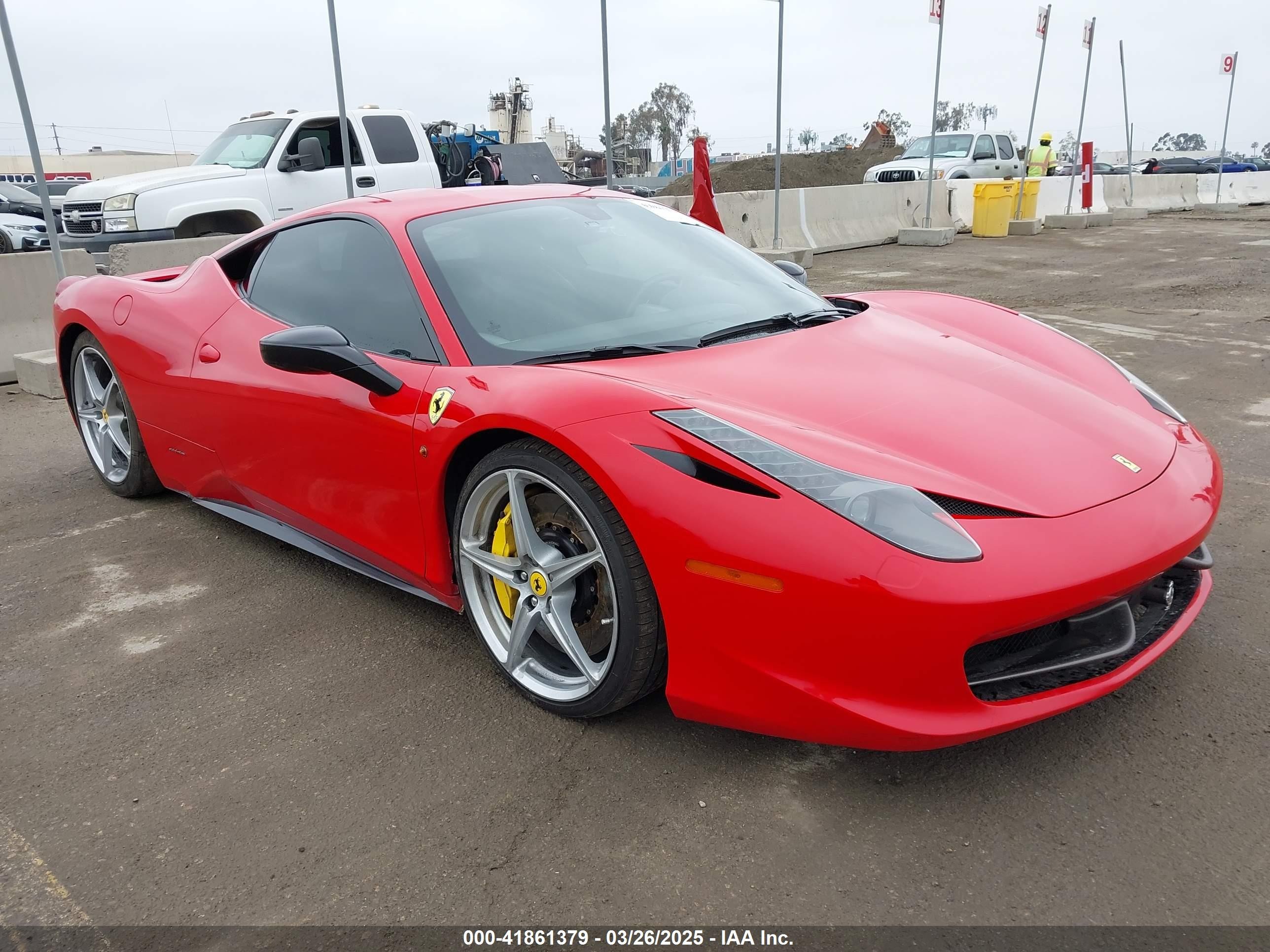2010 Ferrari 458 Italia, VIN ZFF67NFA8A0175294 — Пожар в моторном отсеке