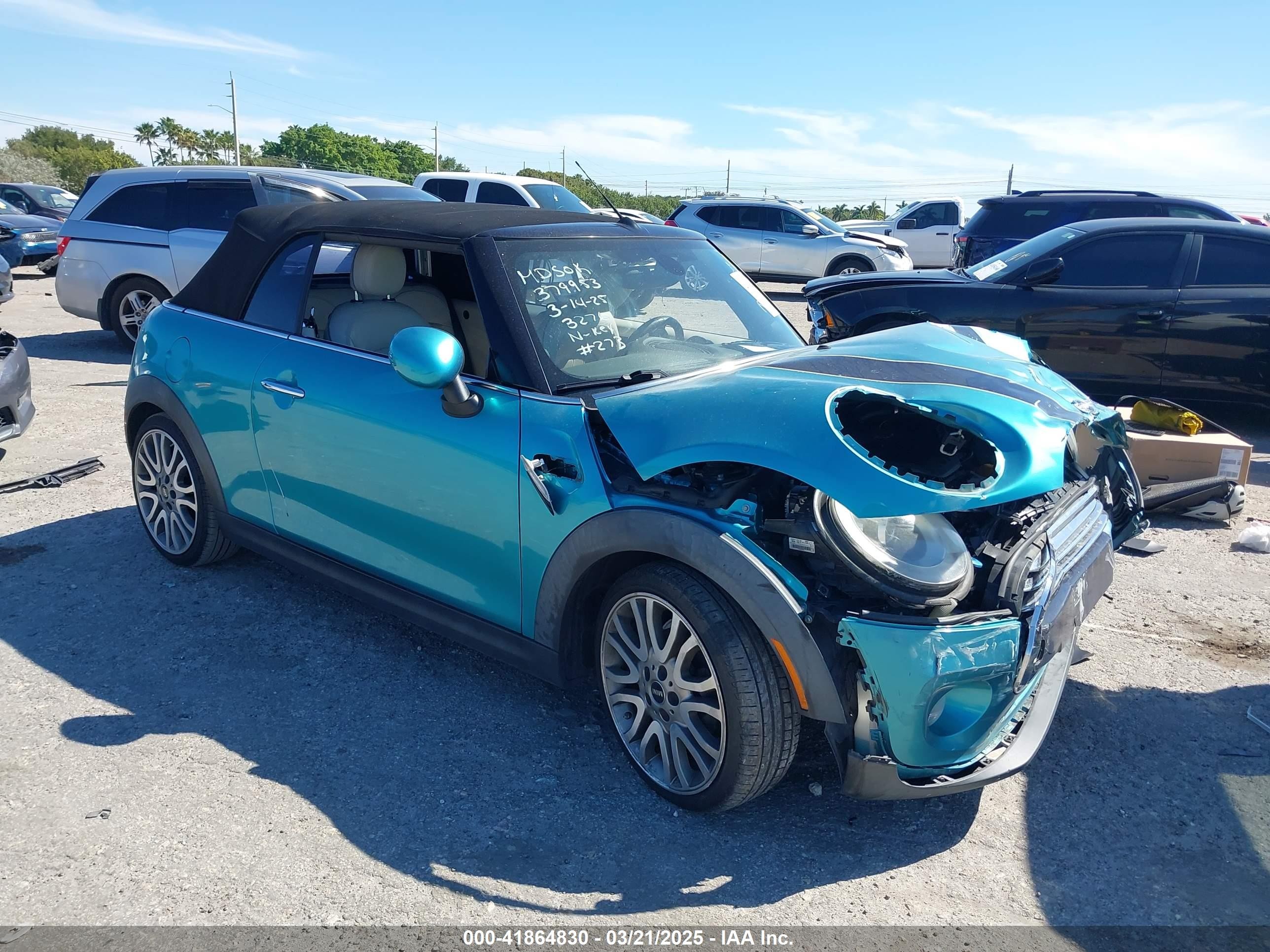 2016 MINI Convertible, VIN WMWWG5C5XG3A83276 — Перед