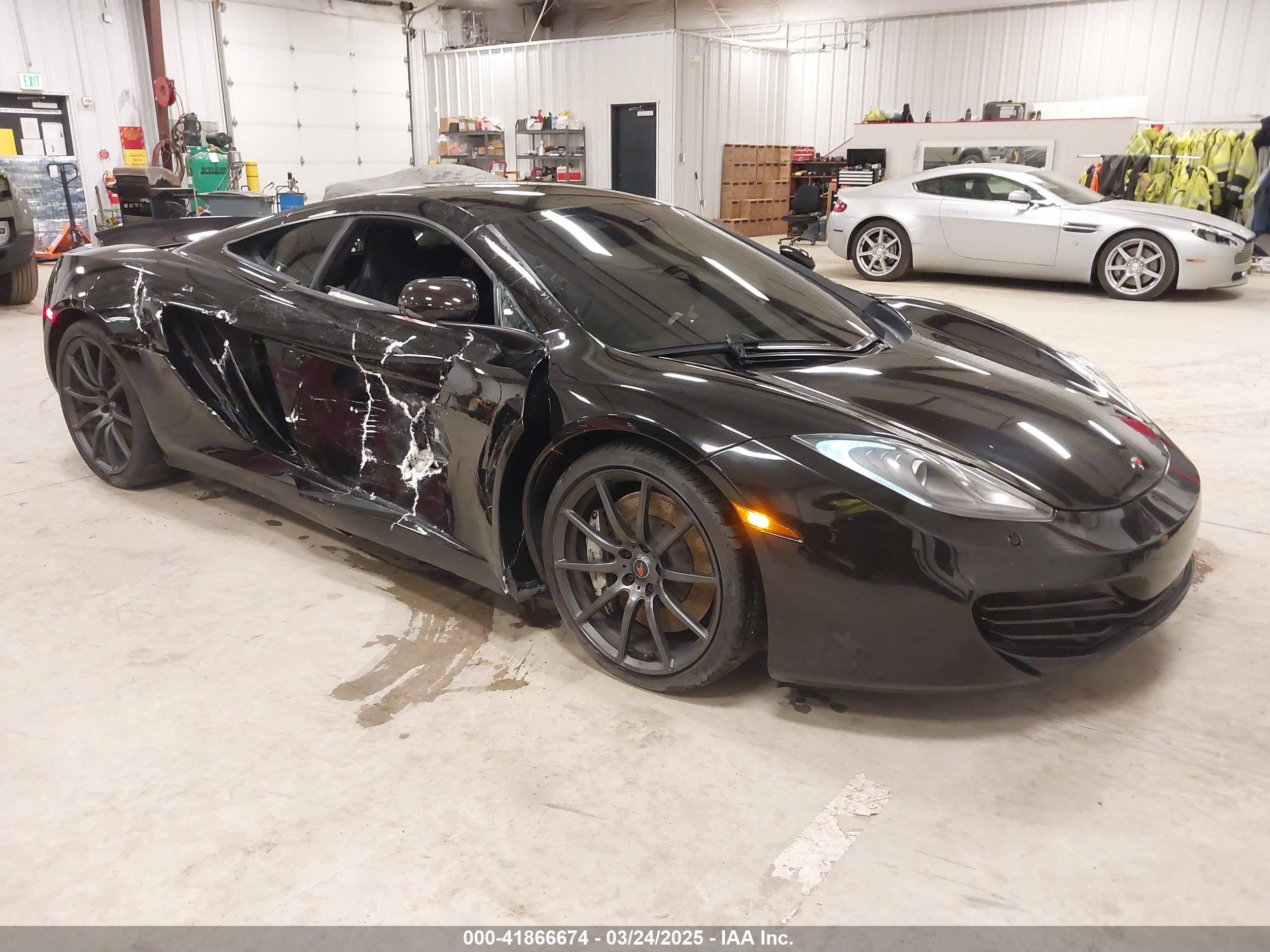 2012 McLaren MP4-12C, VIN SBM11AAA0CW000331 — Бок