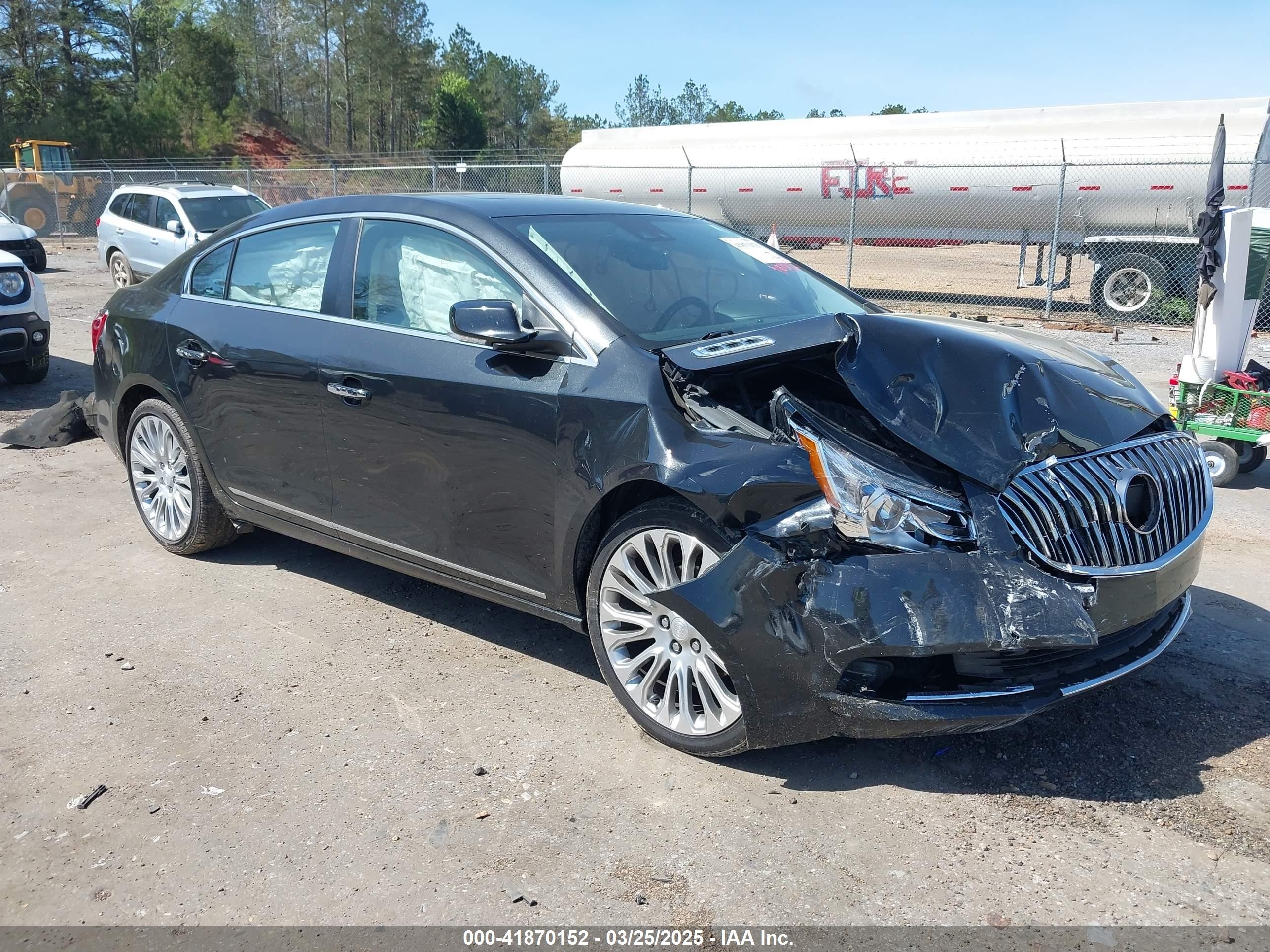 2014 Buick LaCrosse Premium II, VIN 1G4GF5G33EF163235 — Фото с аукциона