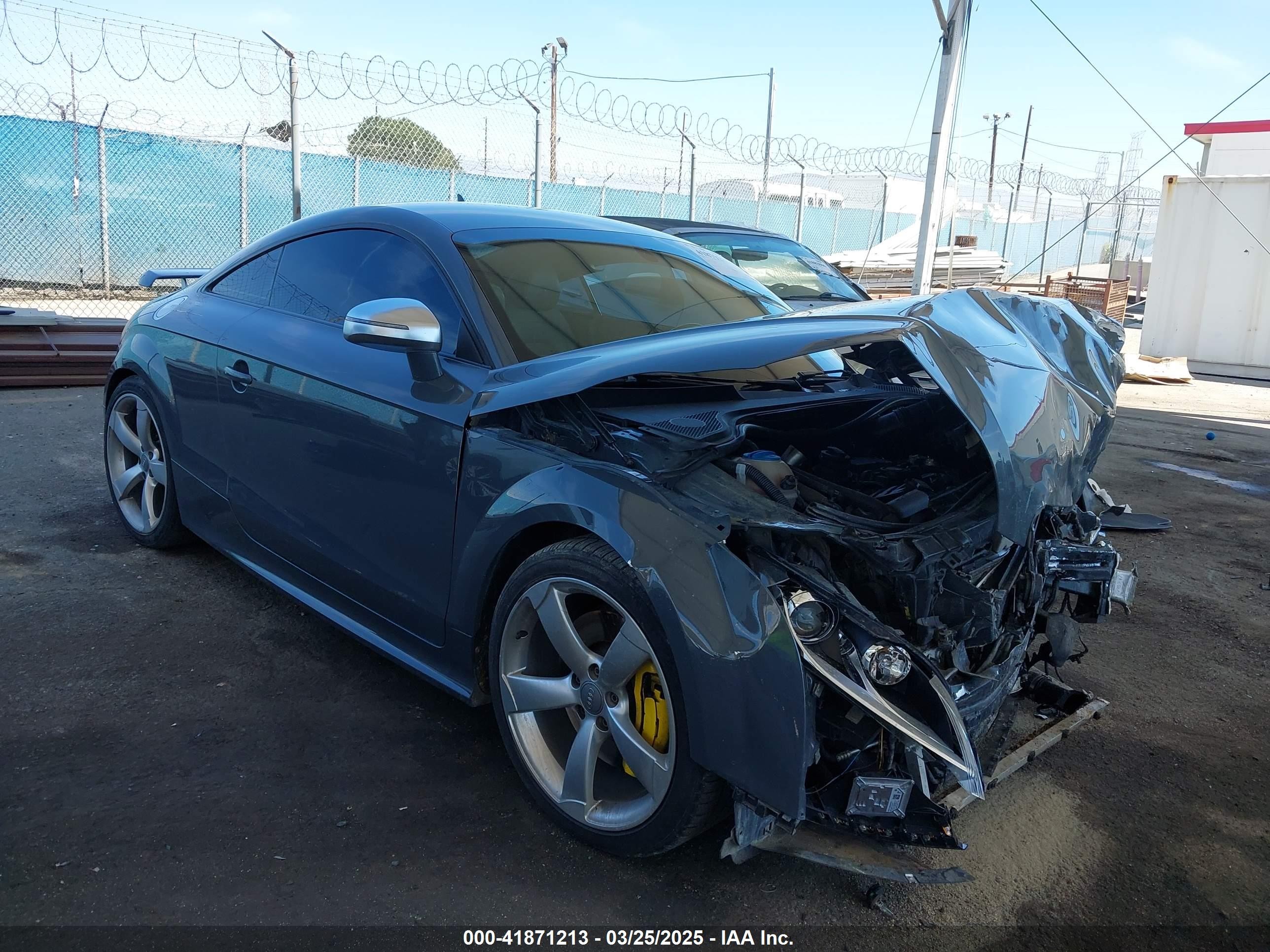 2015 Audi TTS 2.0T, VIN TRUB1AFK2F1000305 — Перед