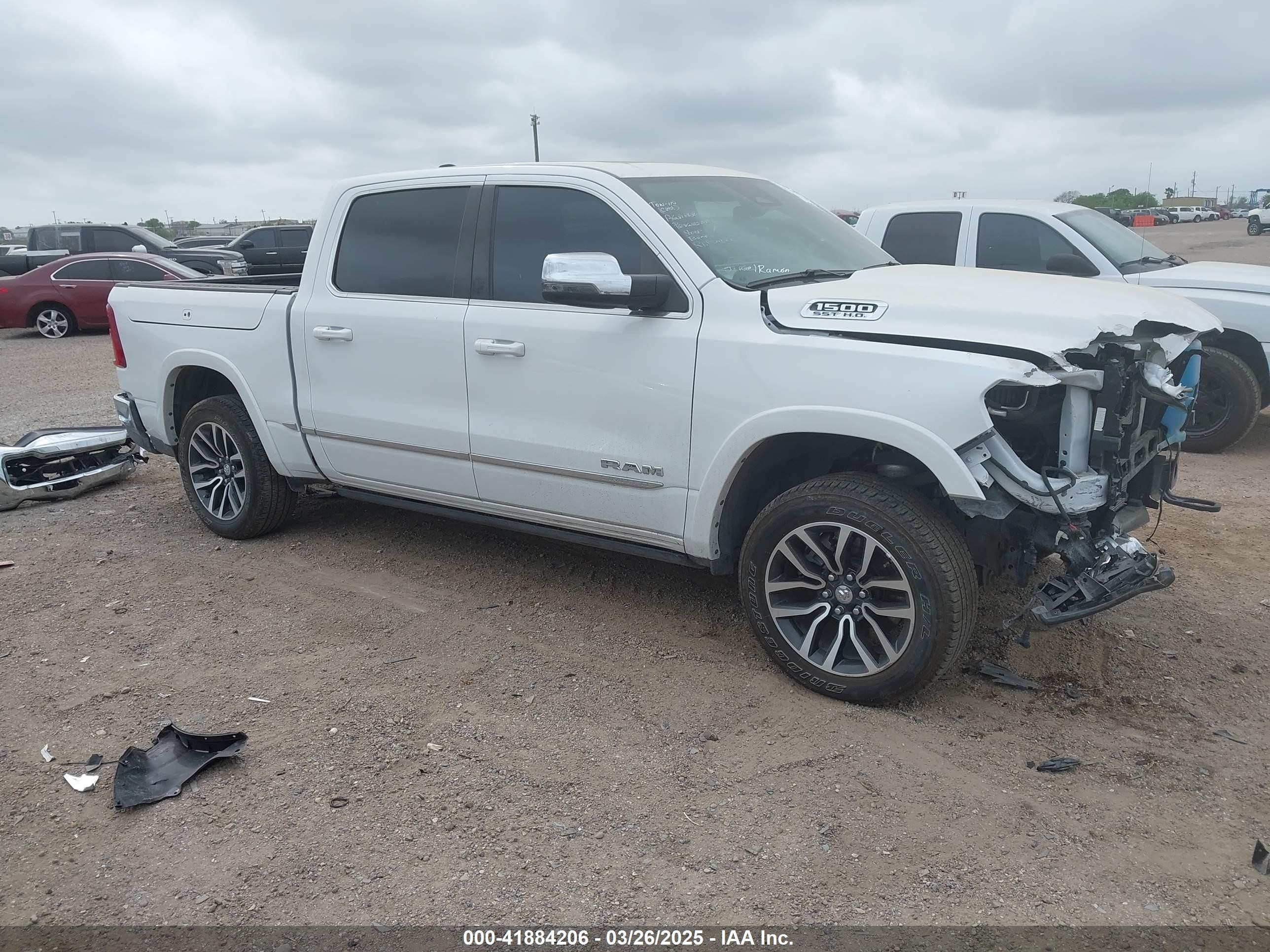 2025 Ram 1500 Limited, VIN 1C6SRFHP8SN582445 — Перед