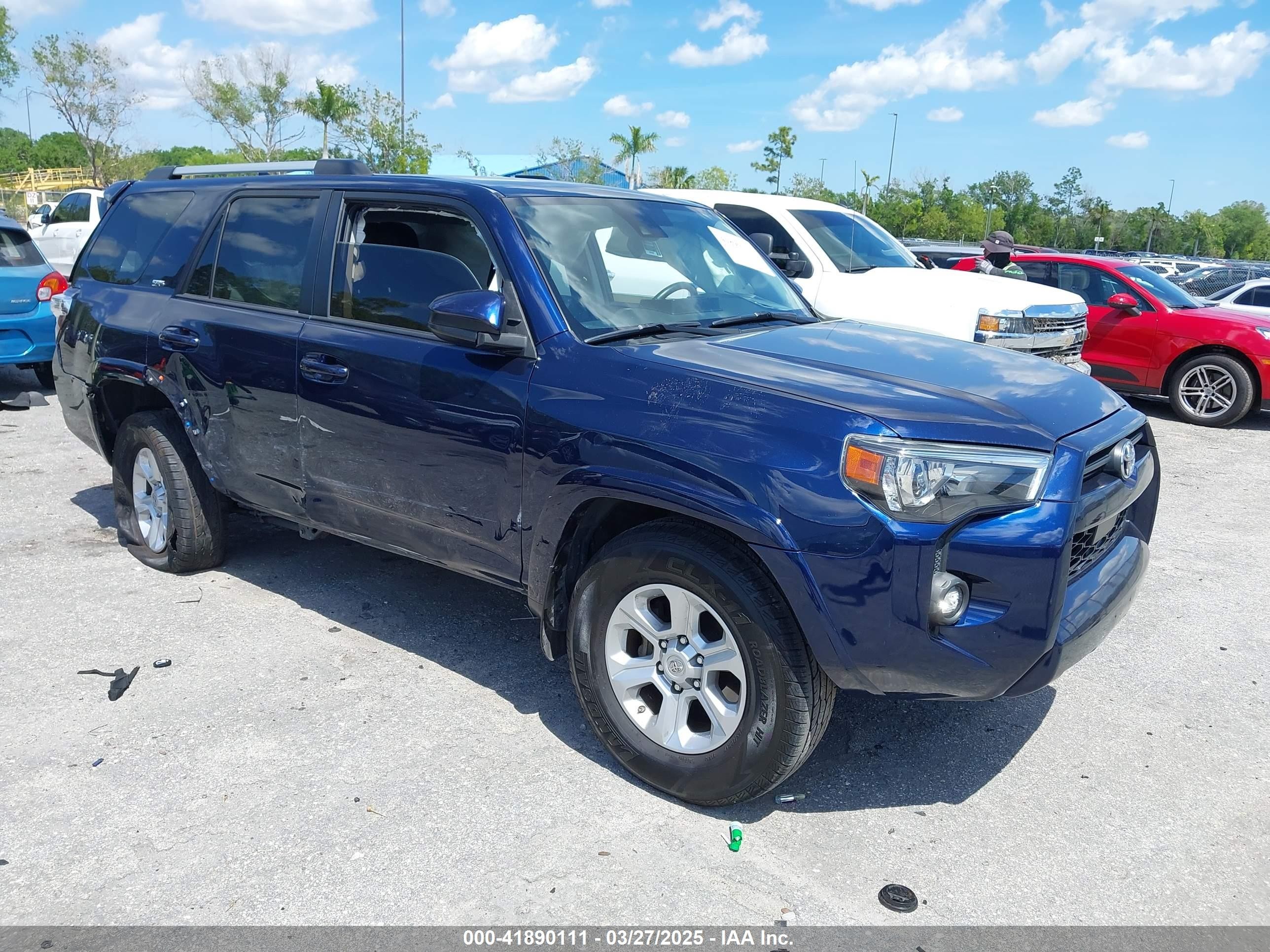 2021 Toyota 4Runner SR5, VIN JTEEU5JR7M5238629 — Rear end