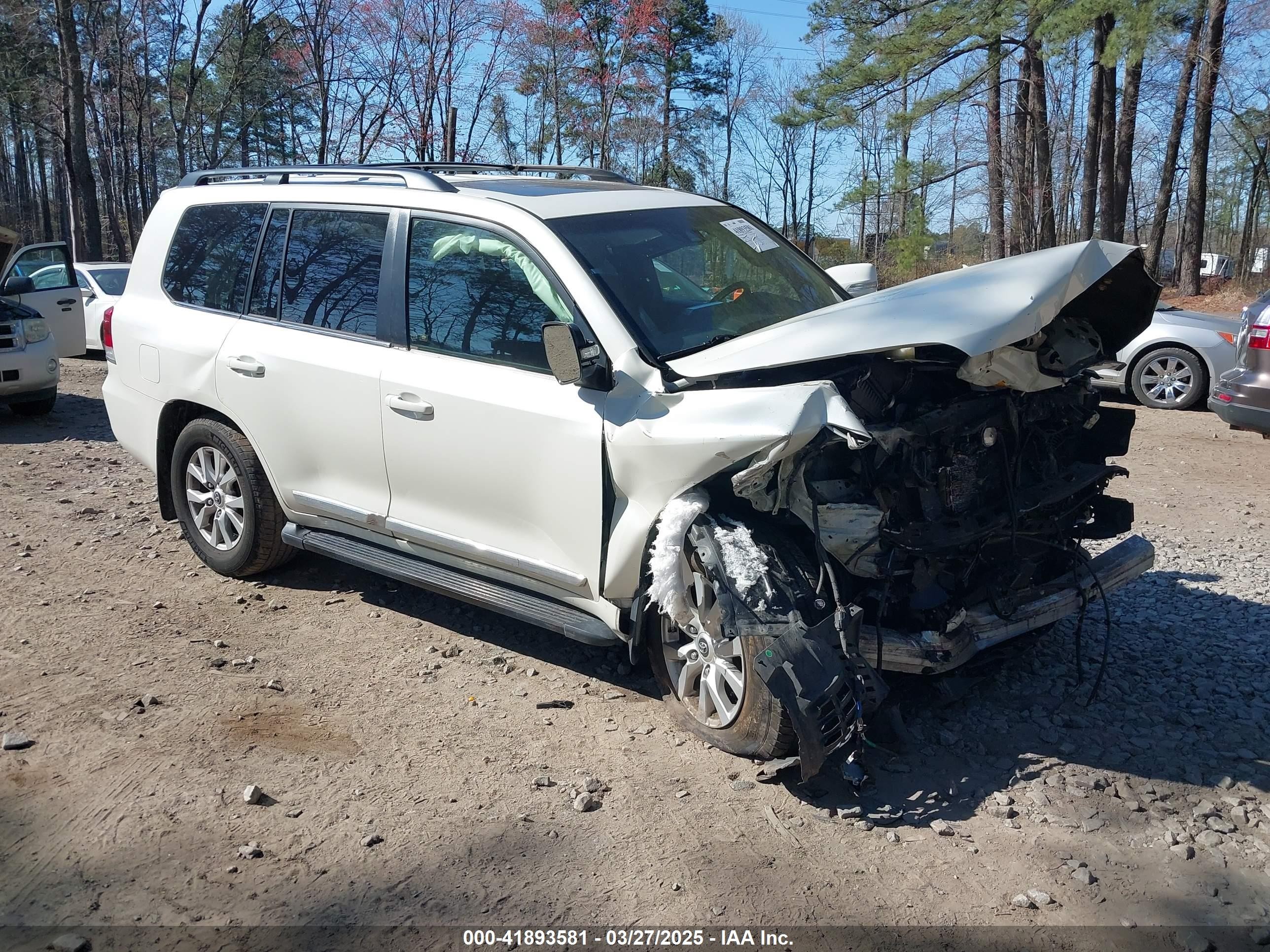 2019 Toyota Land Cruiser, VIN JTMCY7AJ3K4082162 — Front end