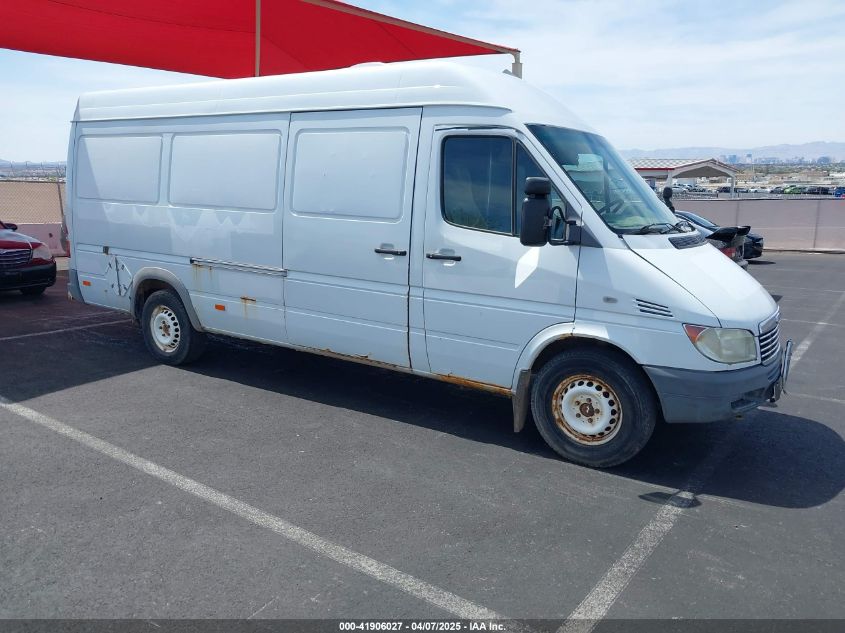 2003 Dodge Sprinter, VIN WD2YD742435553705 — Перед