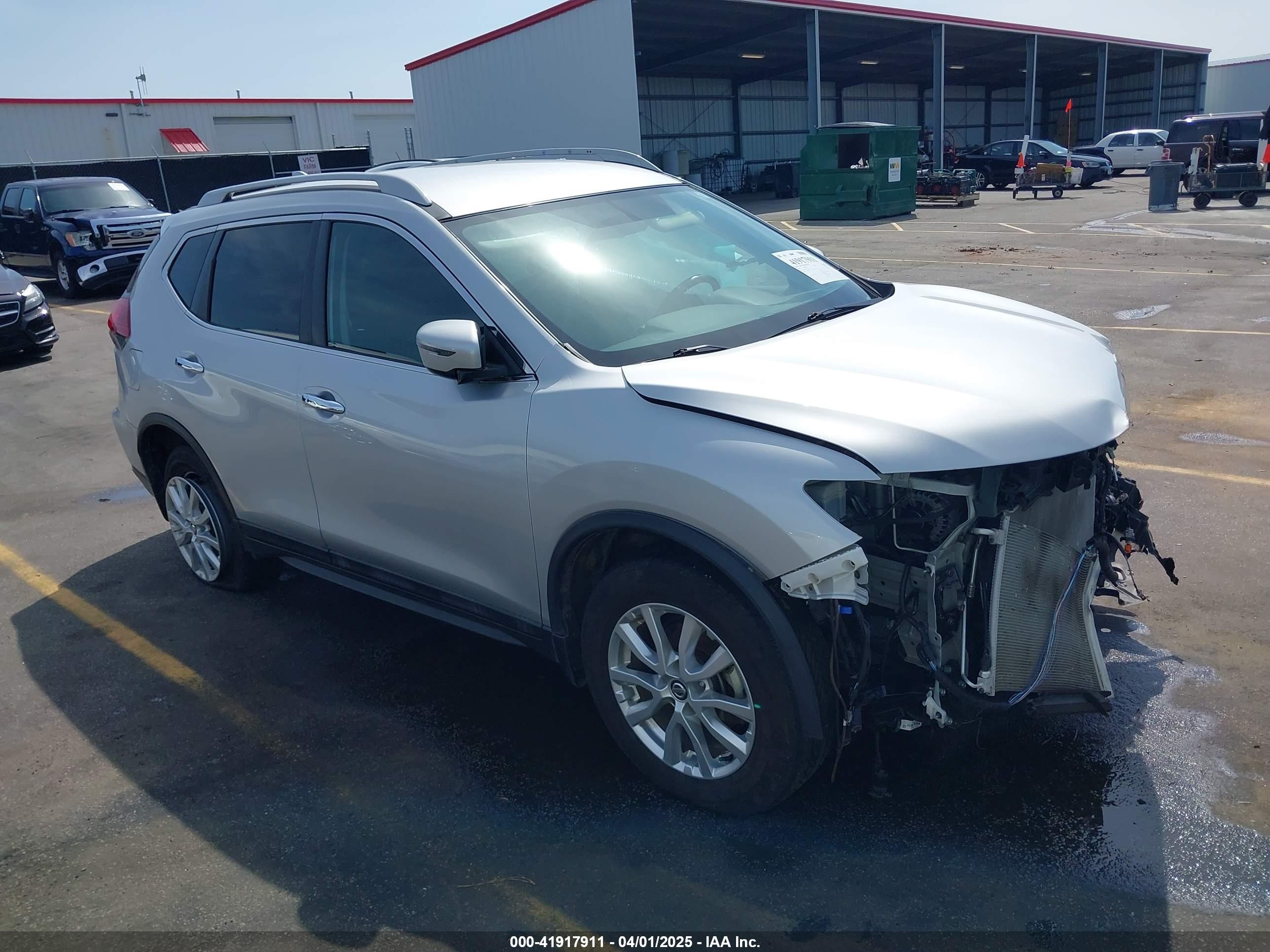 2018 Nissan Rogue SV, VIN 5N1AT2MT1JC765161 — Side