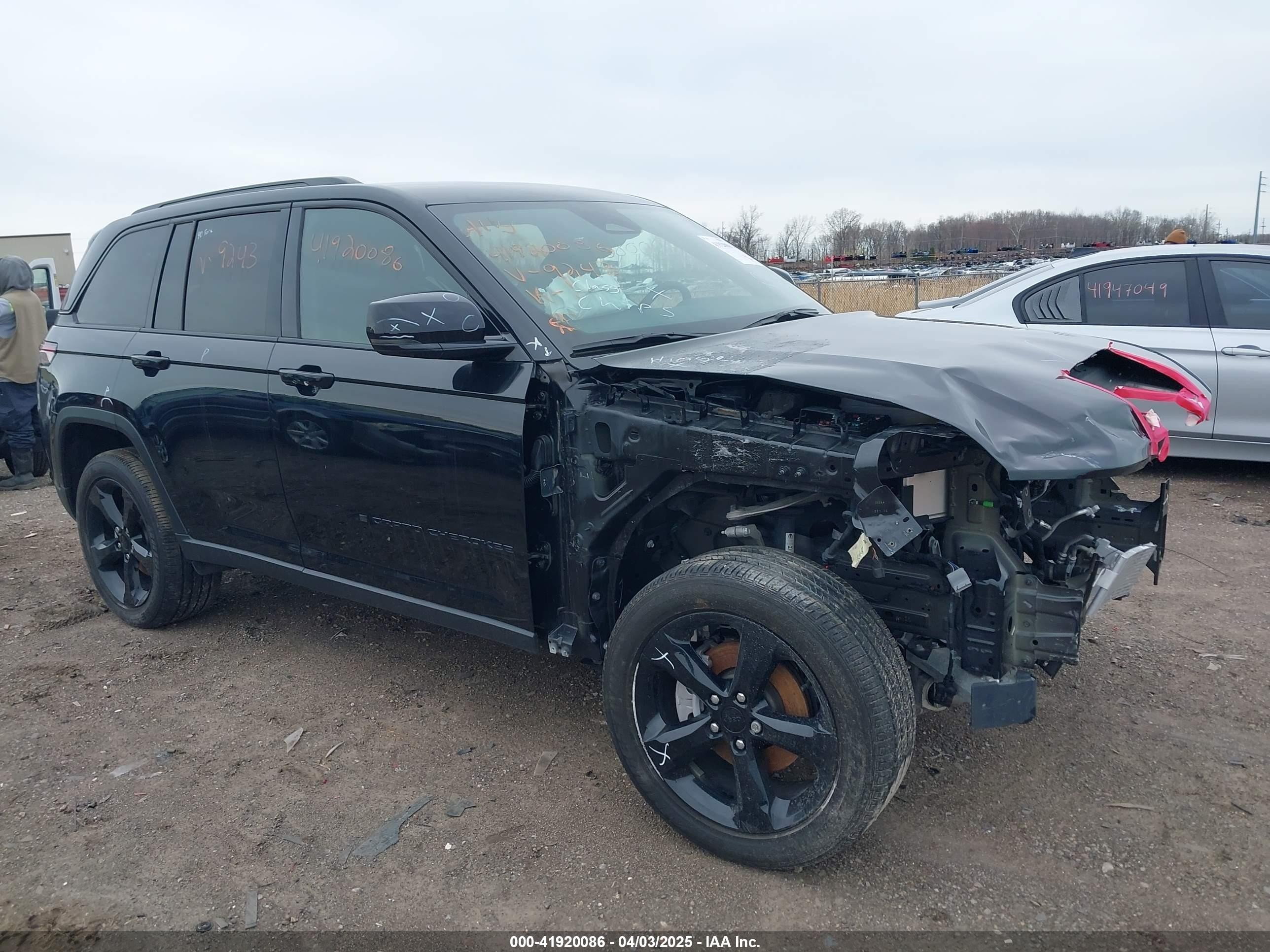 2024 Jeep Grand Cherokee Altitude, VIN 1C4RJHAG7RC679243 — Front end
