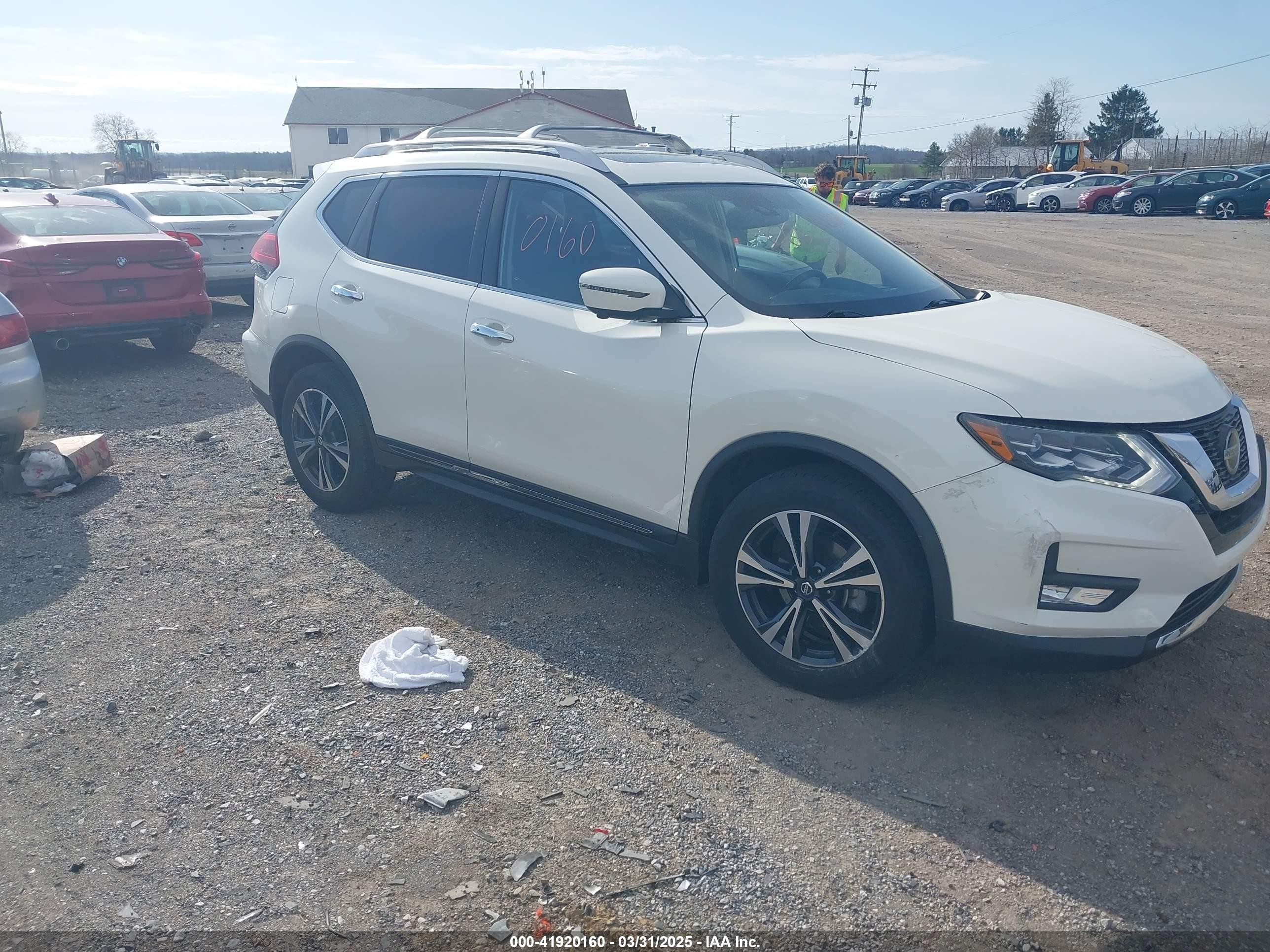 2018 Nissan Rogue SL, VIN JN8AT2MV8JW307299 — Side