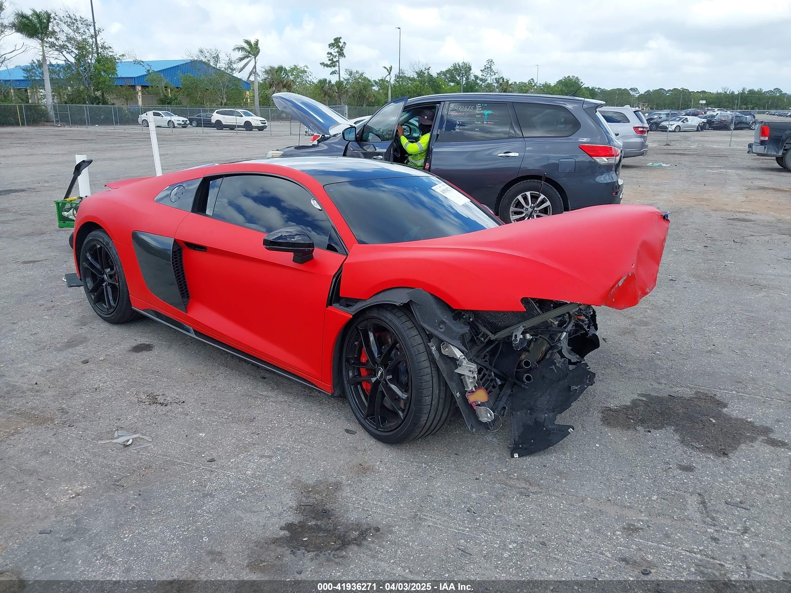 2020 Audi R8 V10, VIN WUAEEAFX1L7900938 — Front end