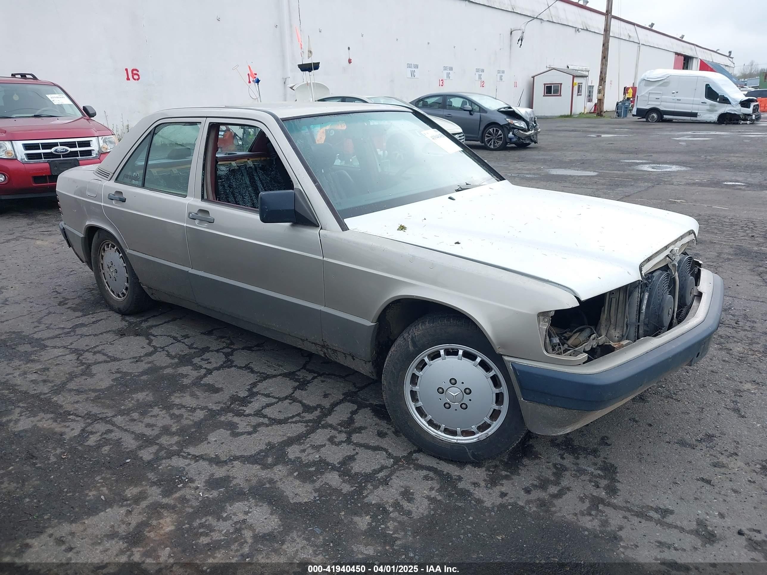 1989 Mercedes-Benz 190, VIN WDBDA29D2KF602722 — Front end