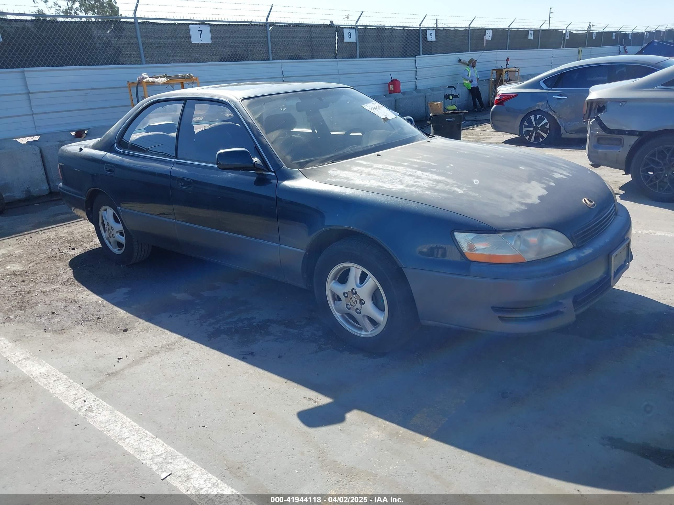 1993 Lexus ES 300, VIN JT8VK13T8P0186097 — Перед