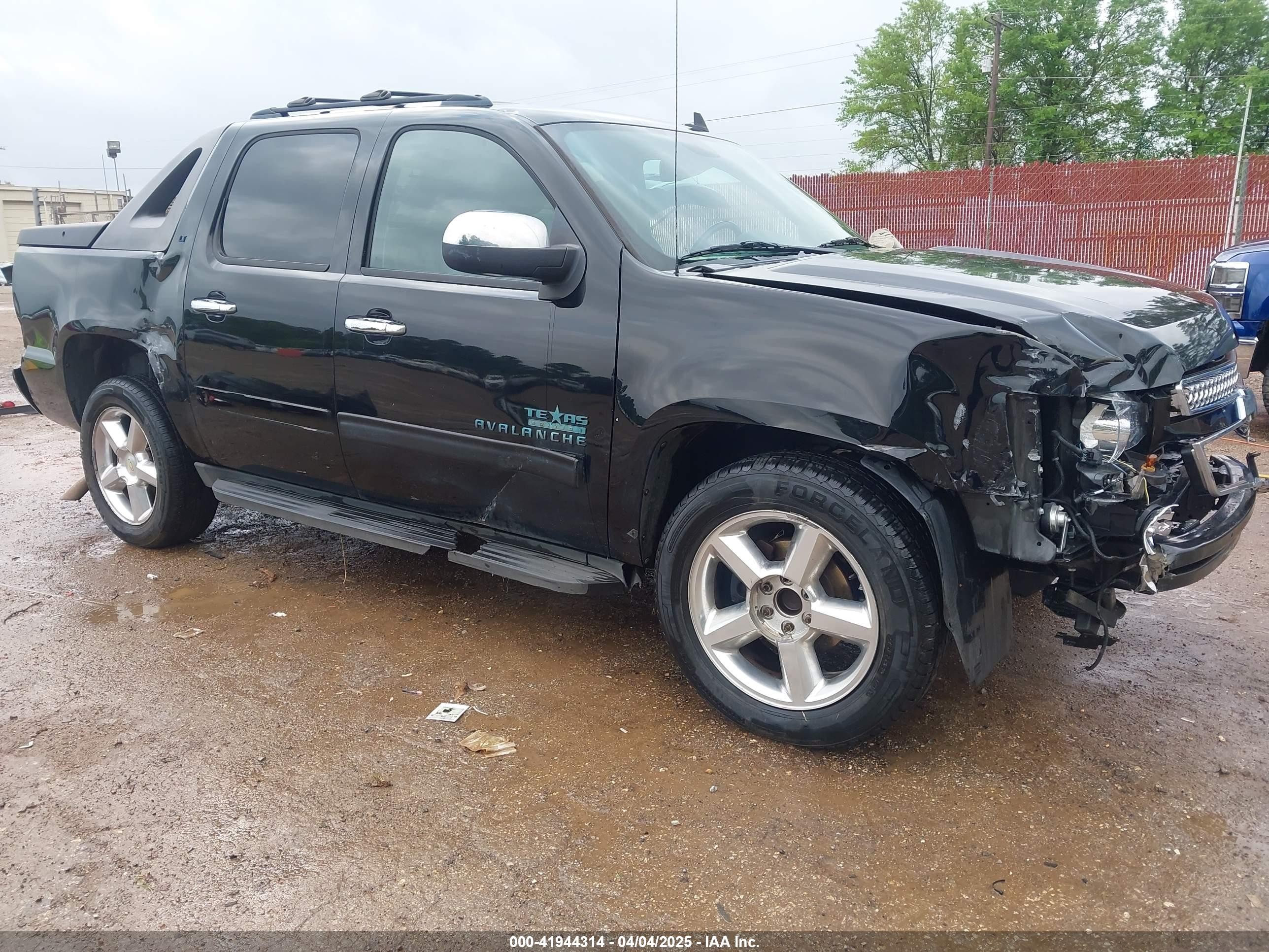 2011 Chevrolet Avalanche LT, VIN 3GNMCFE00BG363392 — All over